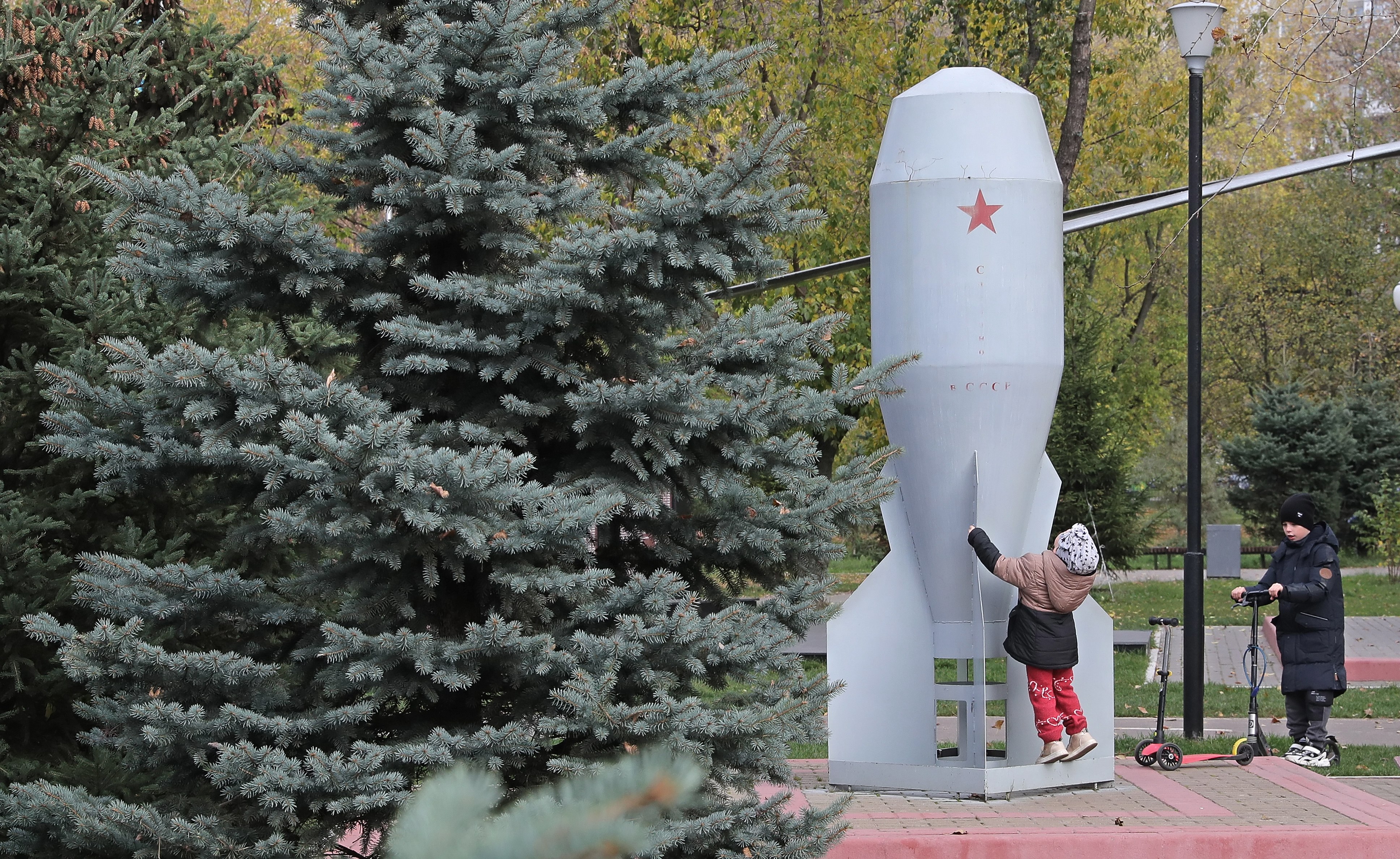 Children play at a monument dedicated to the first mass produced Soviet tactical nuclear bomb in Moscow, Russia. Photo: EPA-EFE