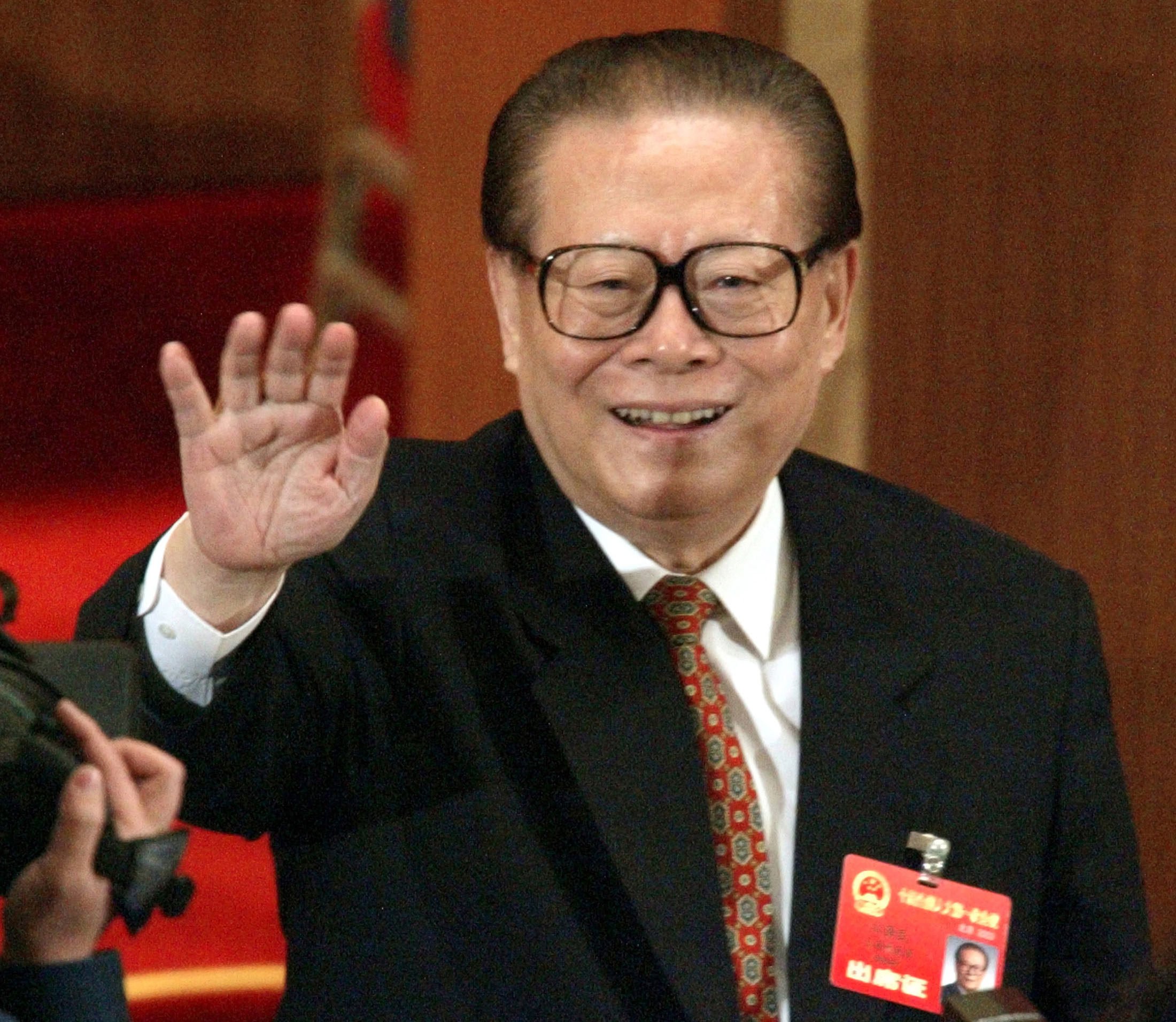 Jiang Zemin waves after being re-elected as chairman of the Central Military Commission in Beijing on March 15, 2003. Photo: Reuters