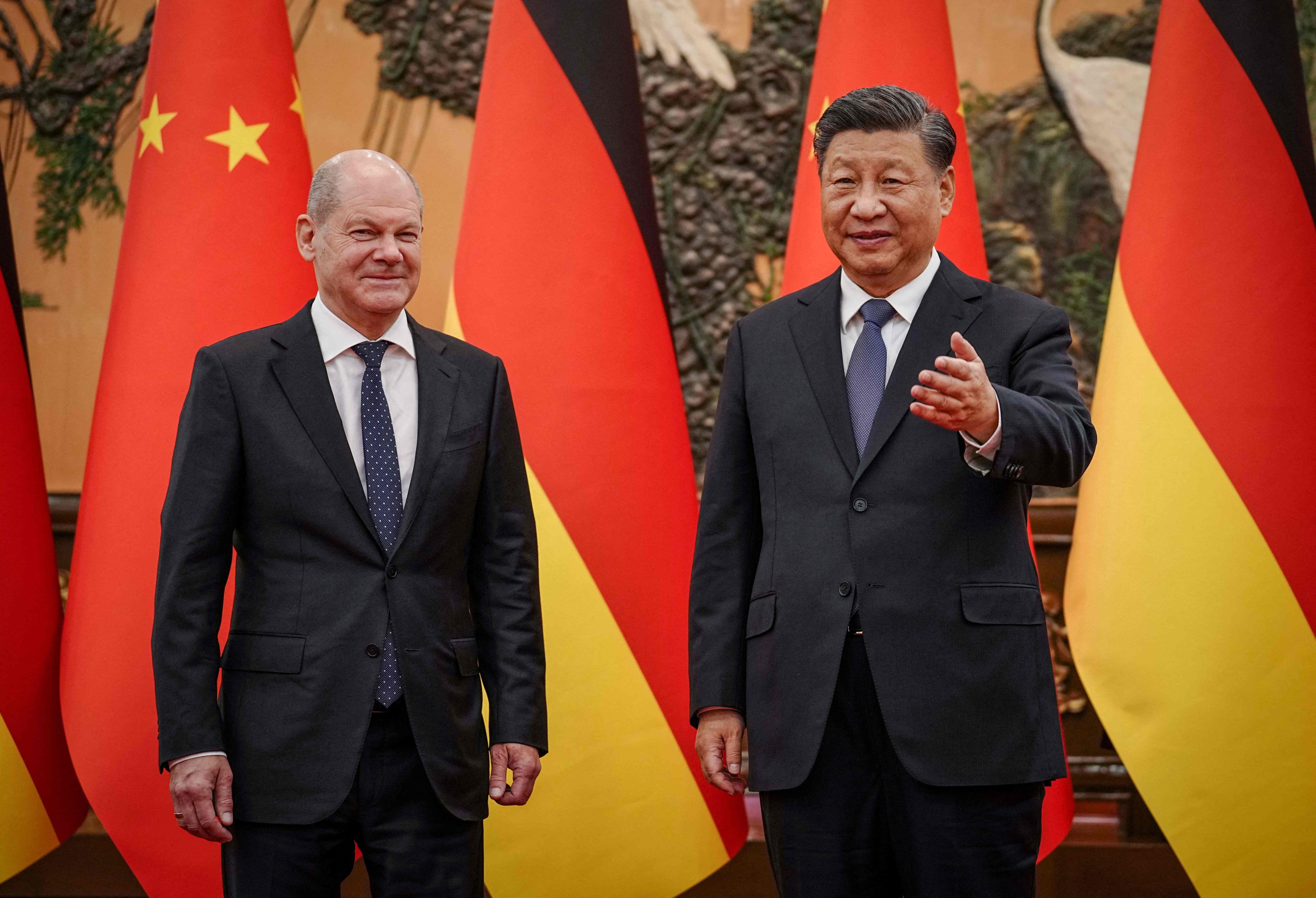 Chinese President Xi Jinping (right) welcomes German Chancellor Olaf Scholz at the Great Hall of the People in Beijing, on November 4. Photo: AFP
