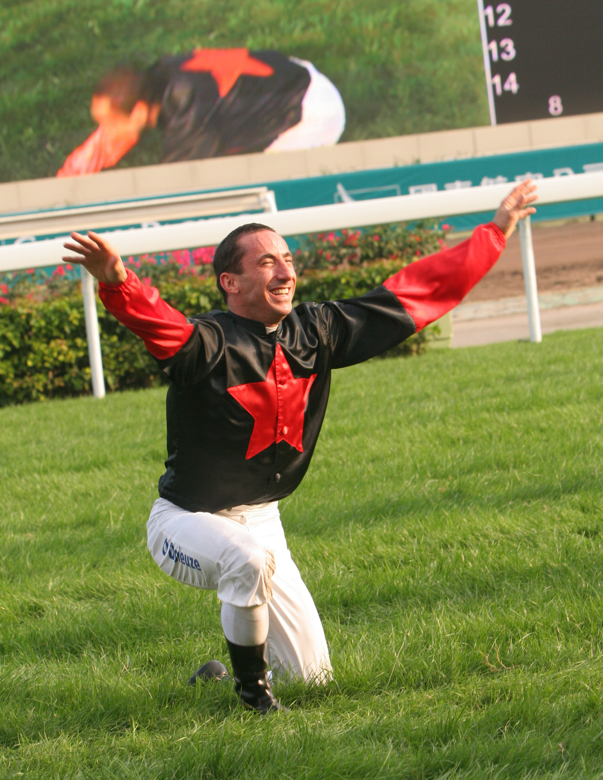 Olivier Doleuze plays up to the crowd after the 2009 Hong Kong Mile.