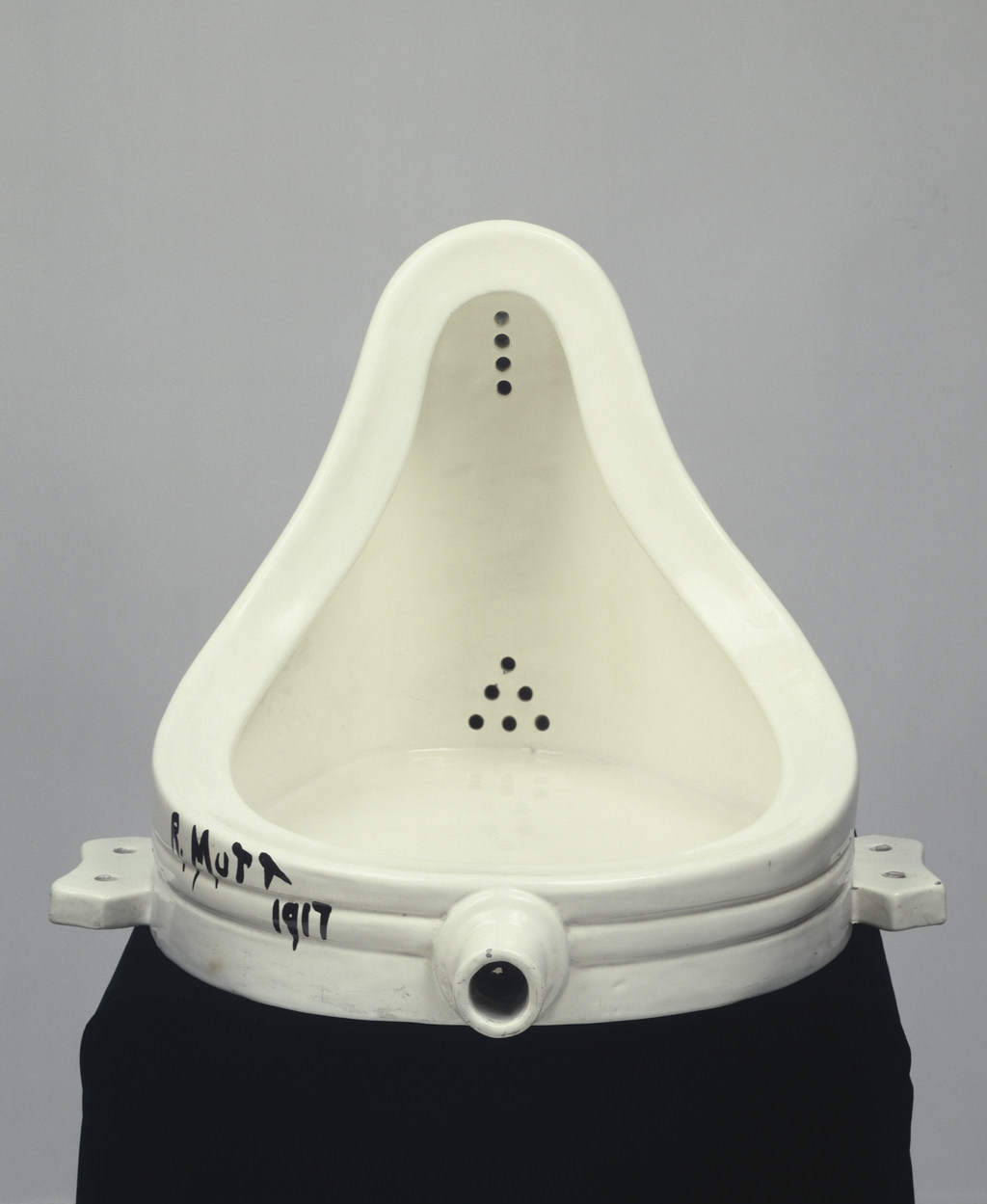 Detail from Marcel Duchamp’s “Fountain”, an upside-down urinal with ‘R. Mutt 1917’ written on it. When Danielle So was asked about it in an interview, it changed the way she looked at ordinary objects and artworks. Photo: SCMP