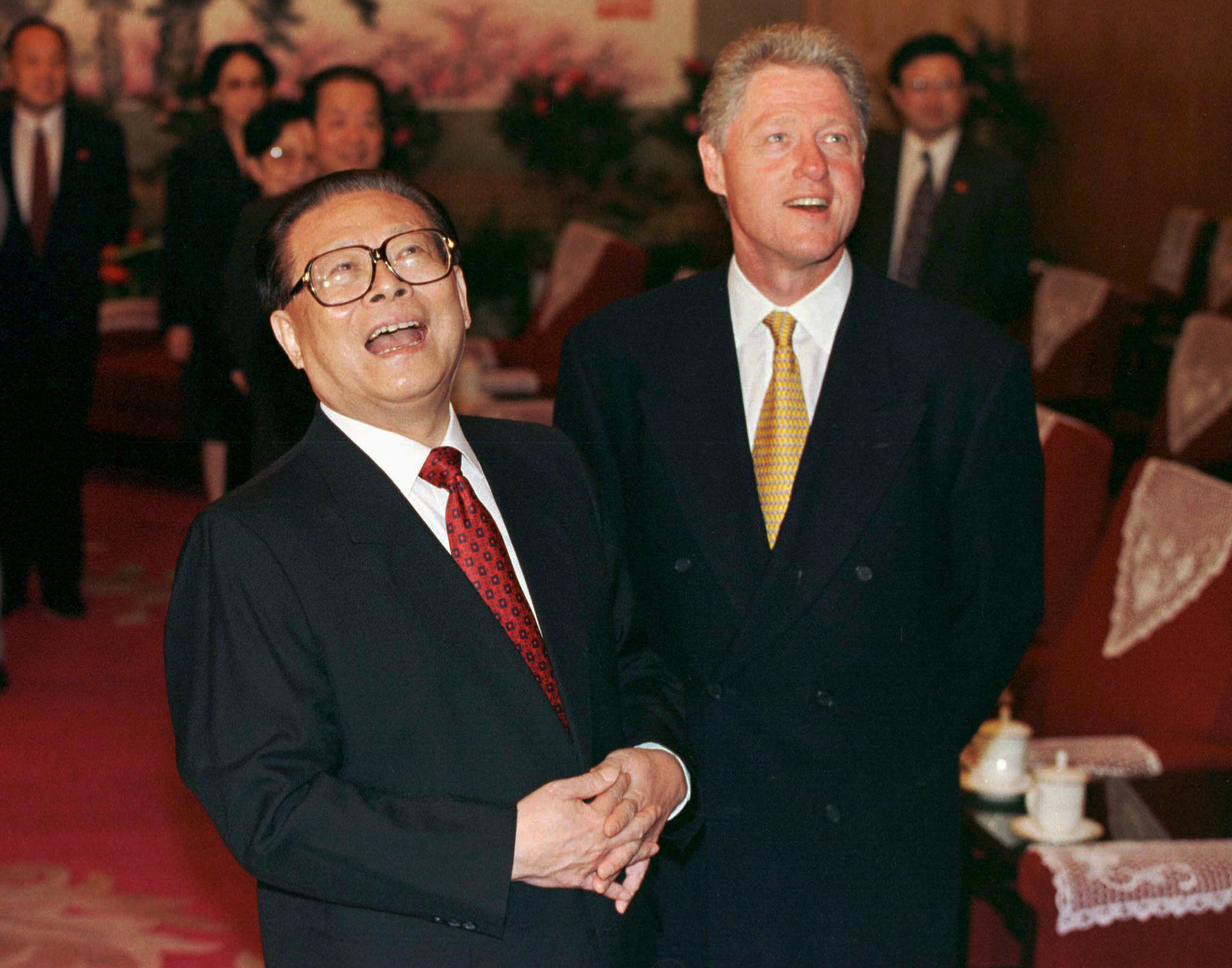 Former US president Bill Clinton meets with his Chinese counterpart, Jiang Zemin, during a visit to China in 1998. Photo: Reuters