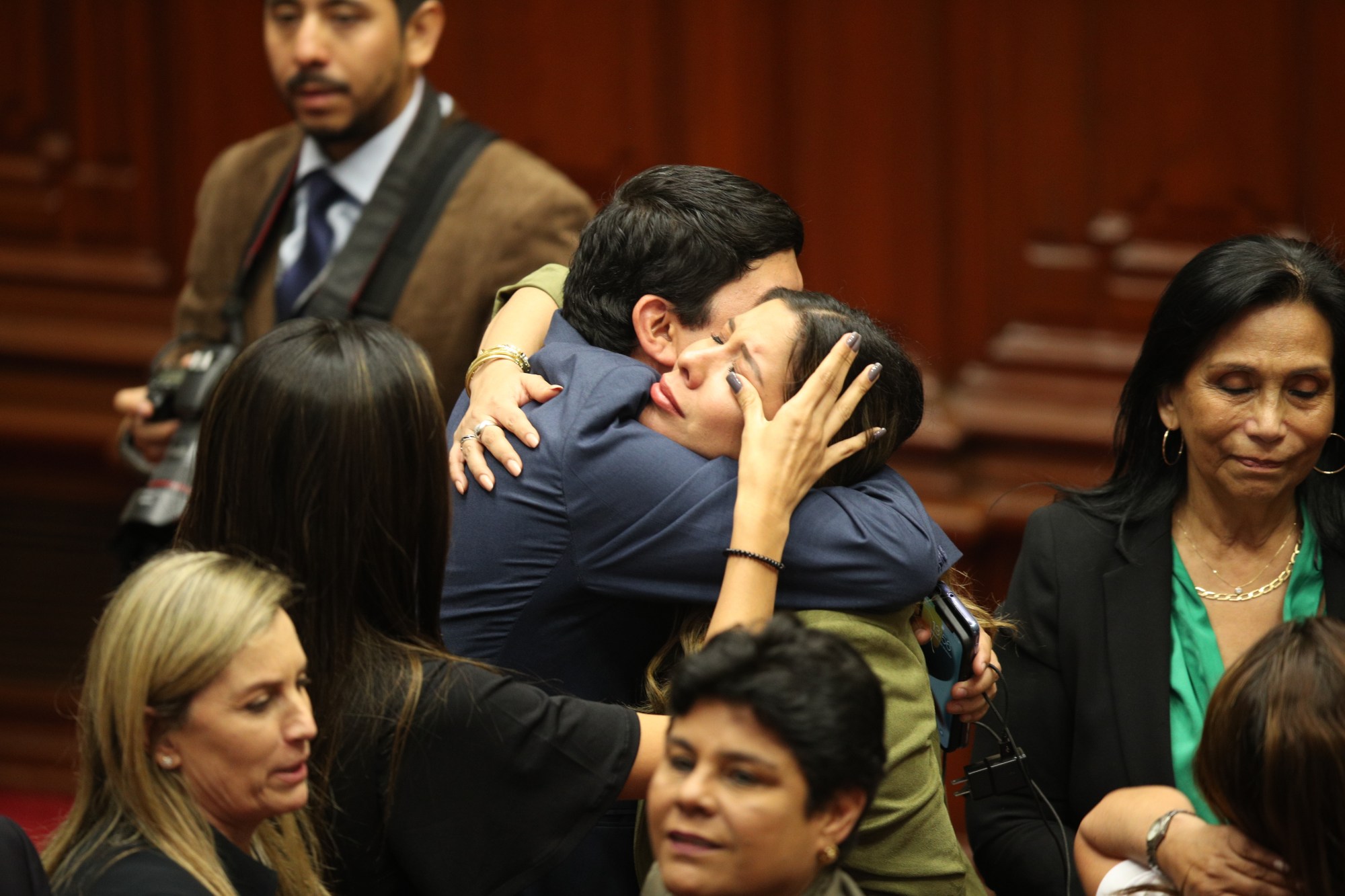 Dina Boluarte Sworn In As Perus First Female President After Pedro Castillo Ousted Arrested 