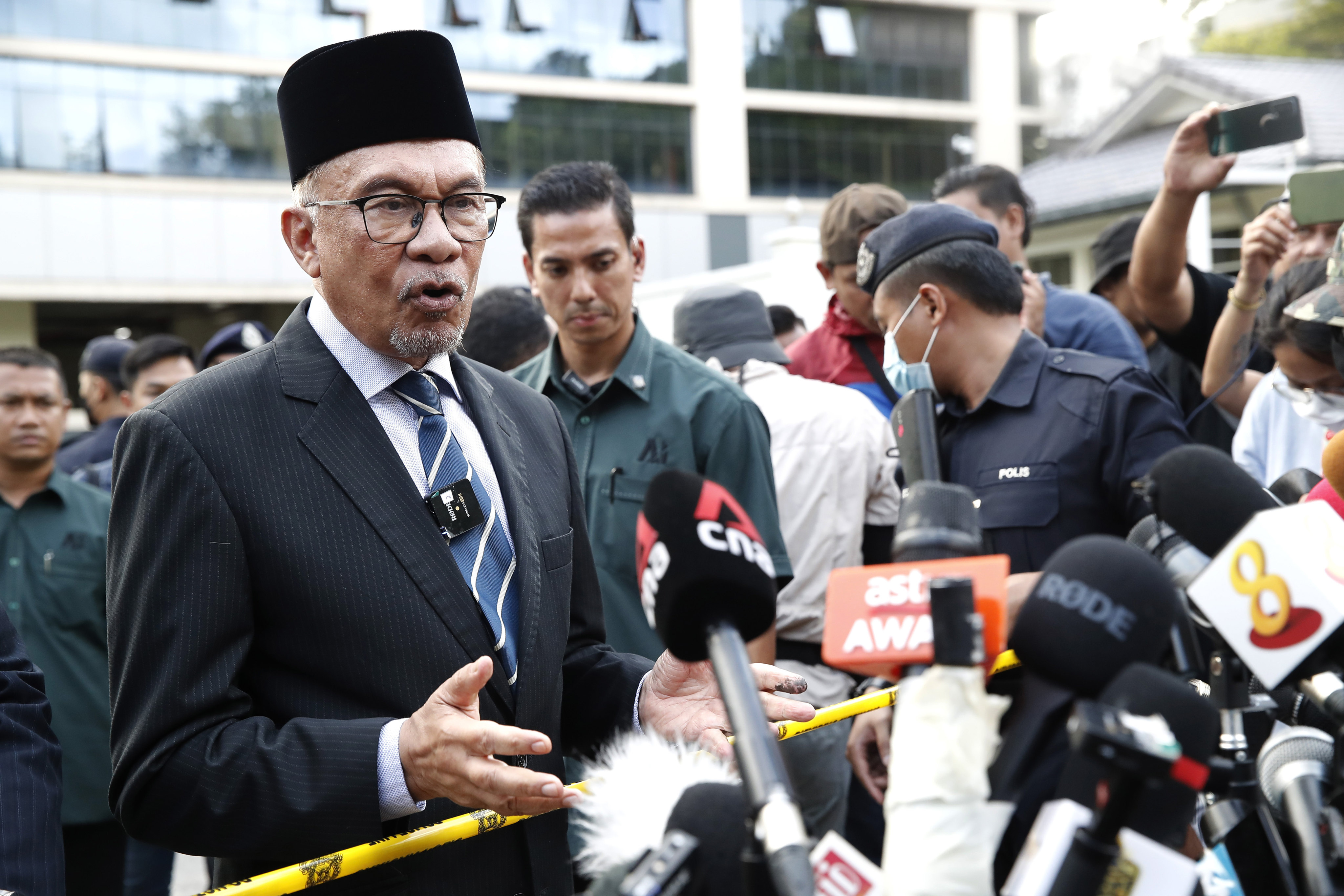 To prove his parliamentary majority, Anwar said that he will leave it to a confidence vote when the Dewan Rakyat, or lower house, convenes on December 19. Photo: AP
