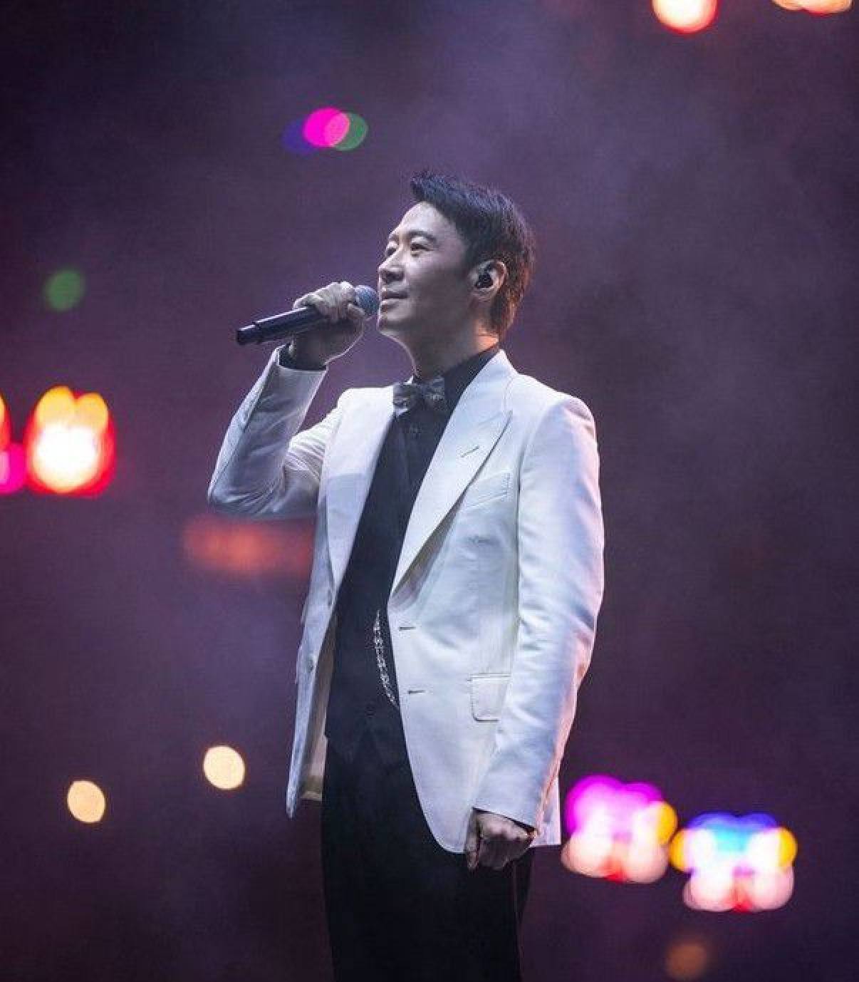 Leon Lai during his 2021 concert, Talk and Sing. Photo: 黎明/Facebook