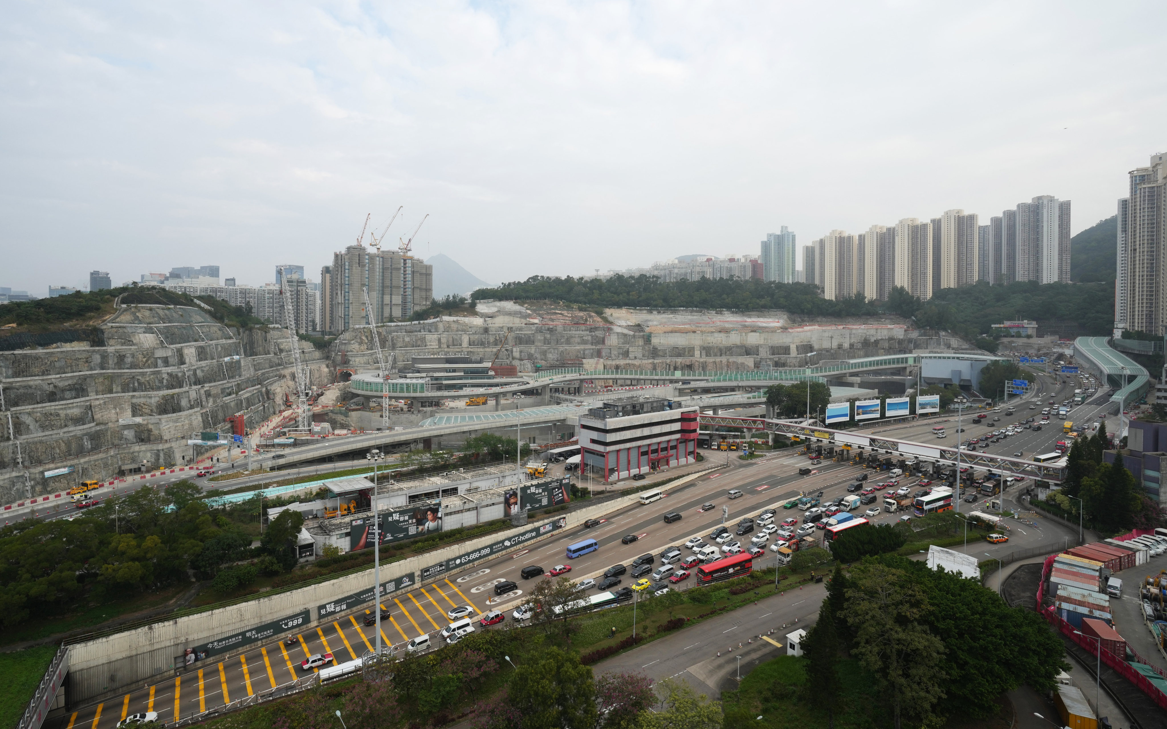 Vehicles pass toll booths at the Kowloon side of the Tseung Kwan O-Lam Tin Tunnel. Photo: Elson Li