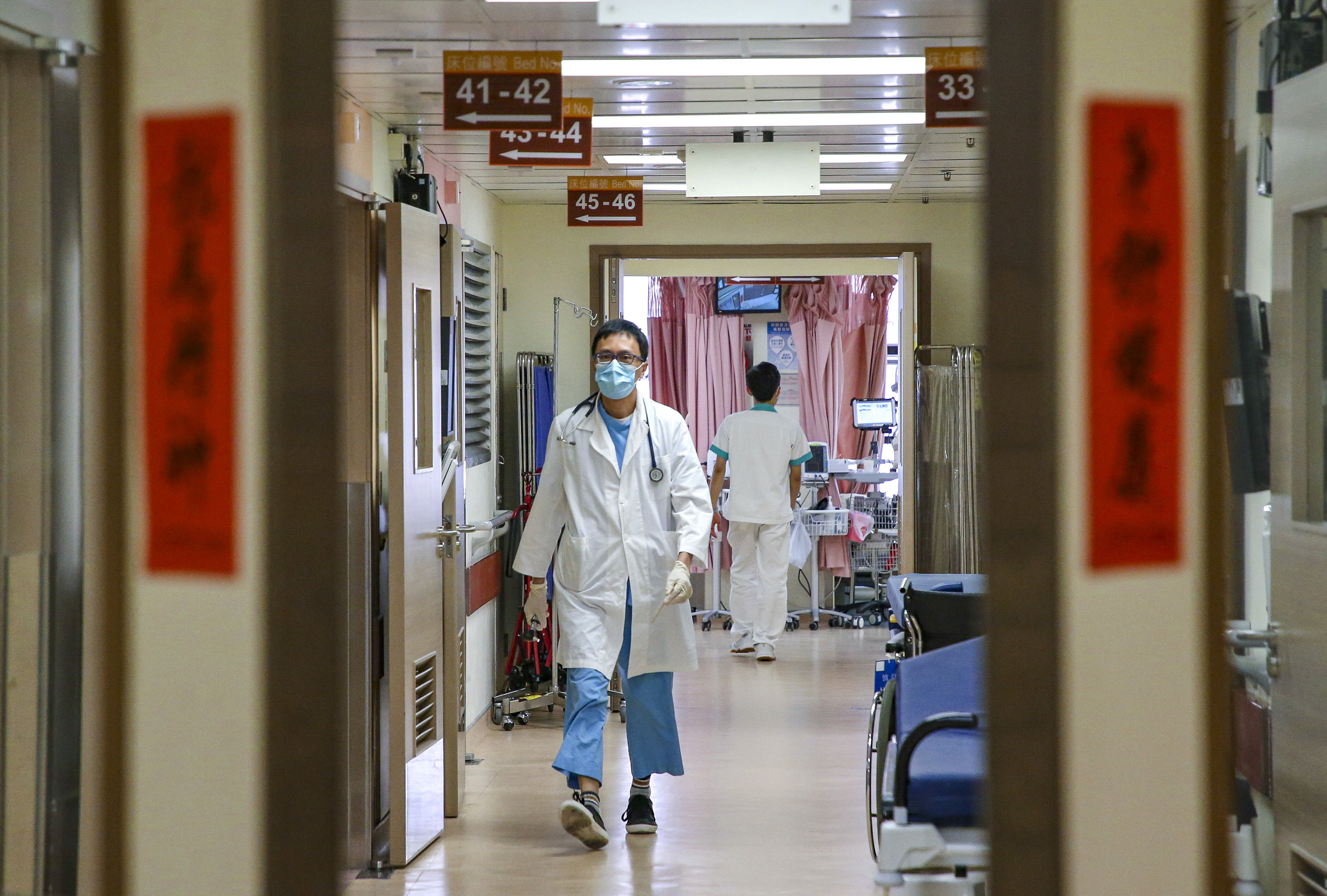 There are currently 6,657 full-time doctors and 29,550 full-time nurses in the public healthcare system in Hong Kong. Photo: Felix Wong
