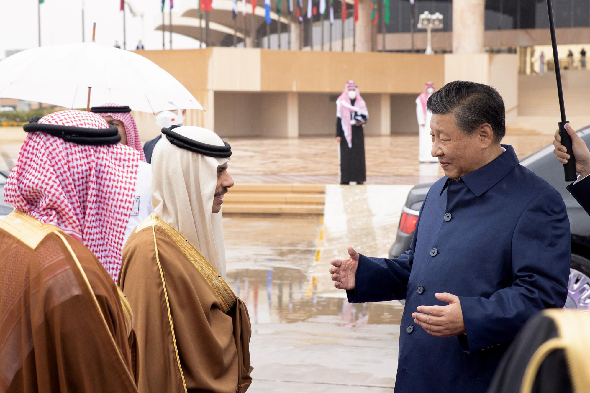 Saudi Arabian Foreign Minister Prince Faisal bin Farhan (centre) chats with President Xi Jinping in Riyadh on December 10 before Xi’s return to China. Photo: SPA