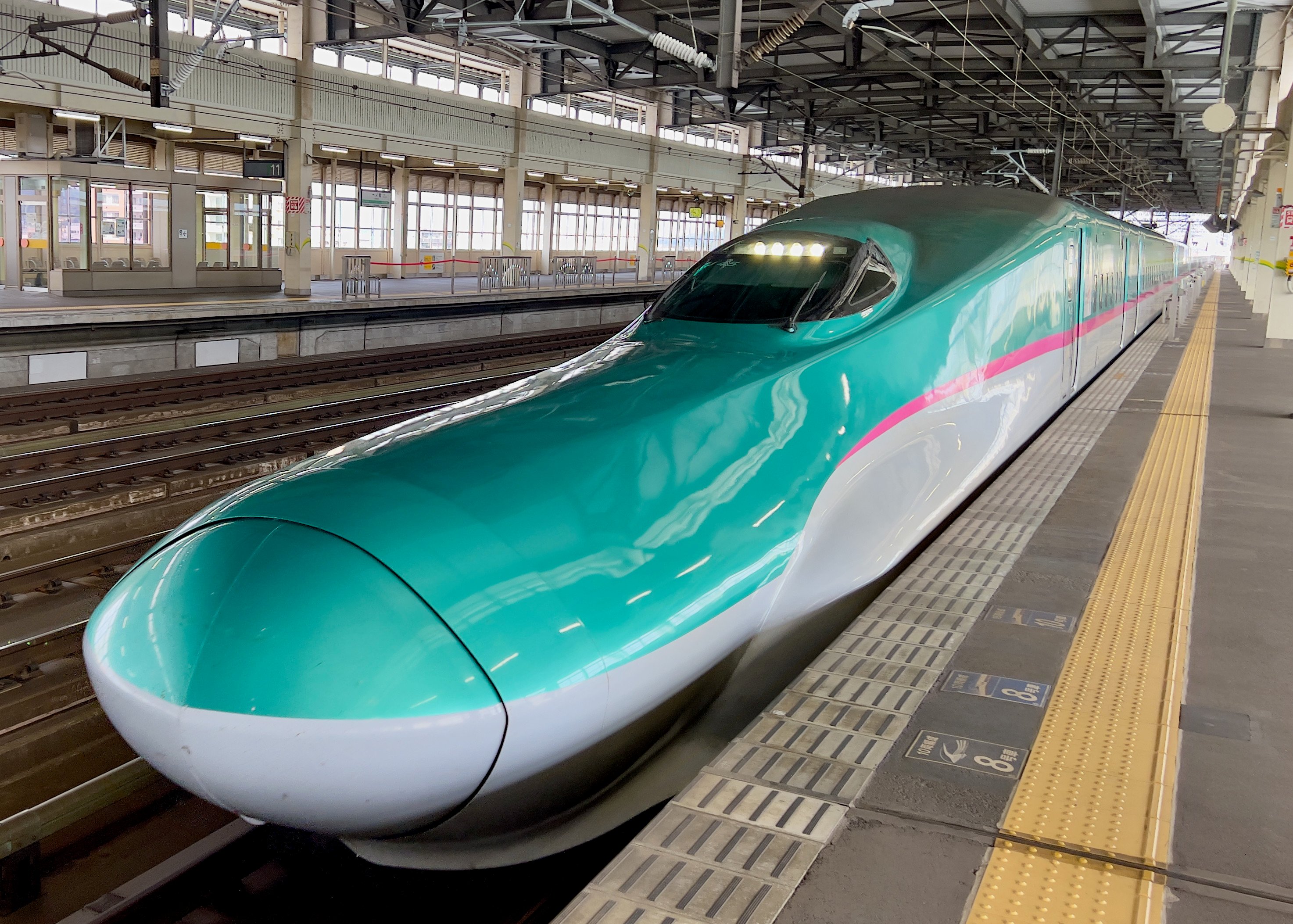 A super express bullet train waits to depart for Tokyo from Ichonoseki, Japan. Photo: Peter Neville-Hadley