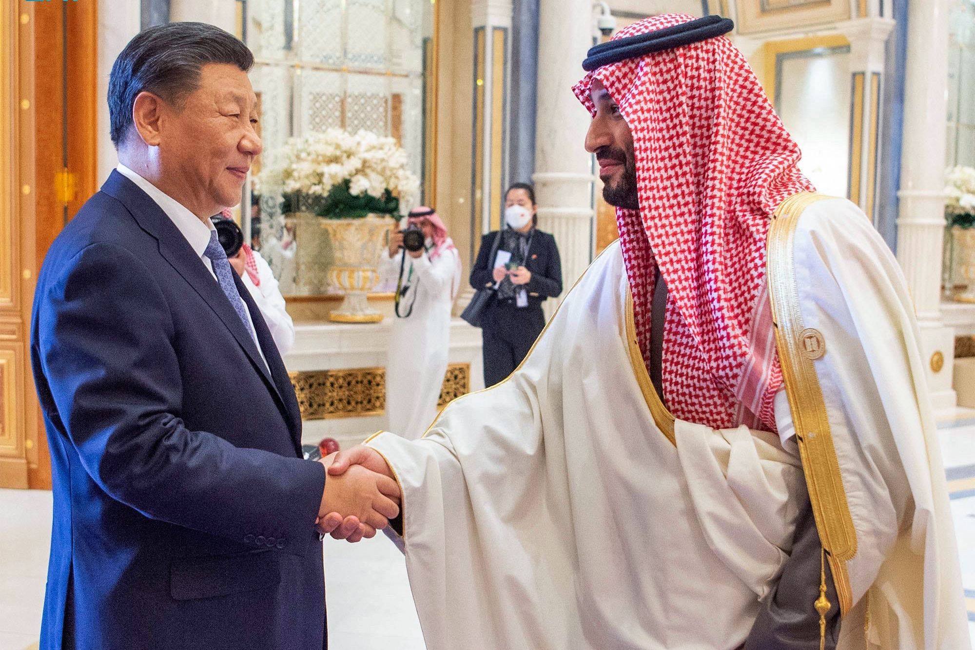  Saudi Crown Prince Mohammed bin Salman (R) shaking hands with Chinese President Xi Jinping during the China-Arab Summit in the Saudi capital Riyadh, on December 9. Photo: Handout/ SPA/AFP