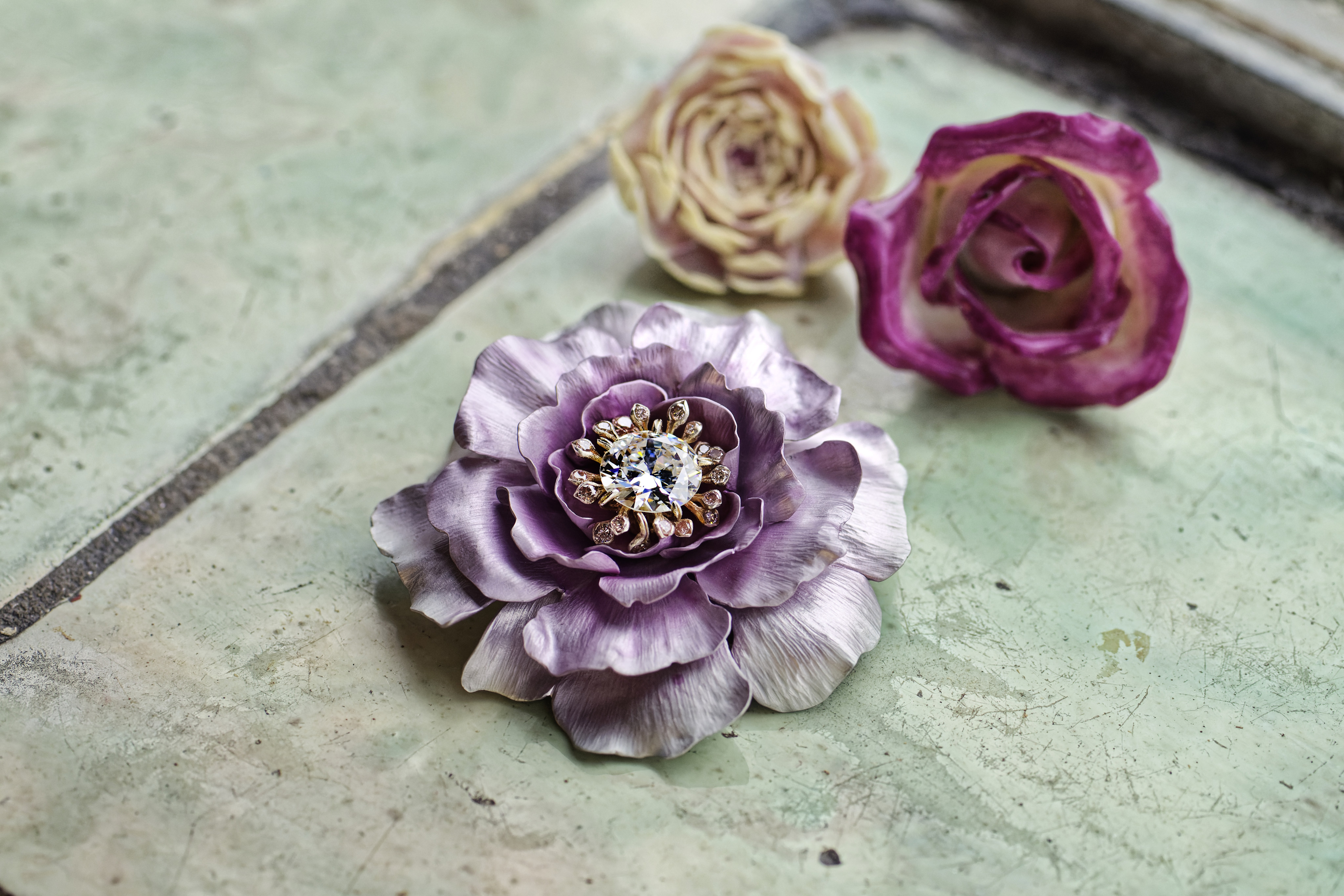 Roses depicted in aluminium, white gold and old mine-cut diamonds. Photo: Hemmerle