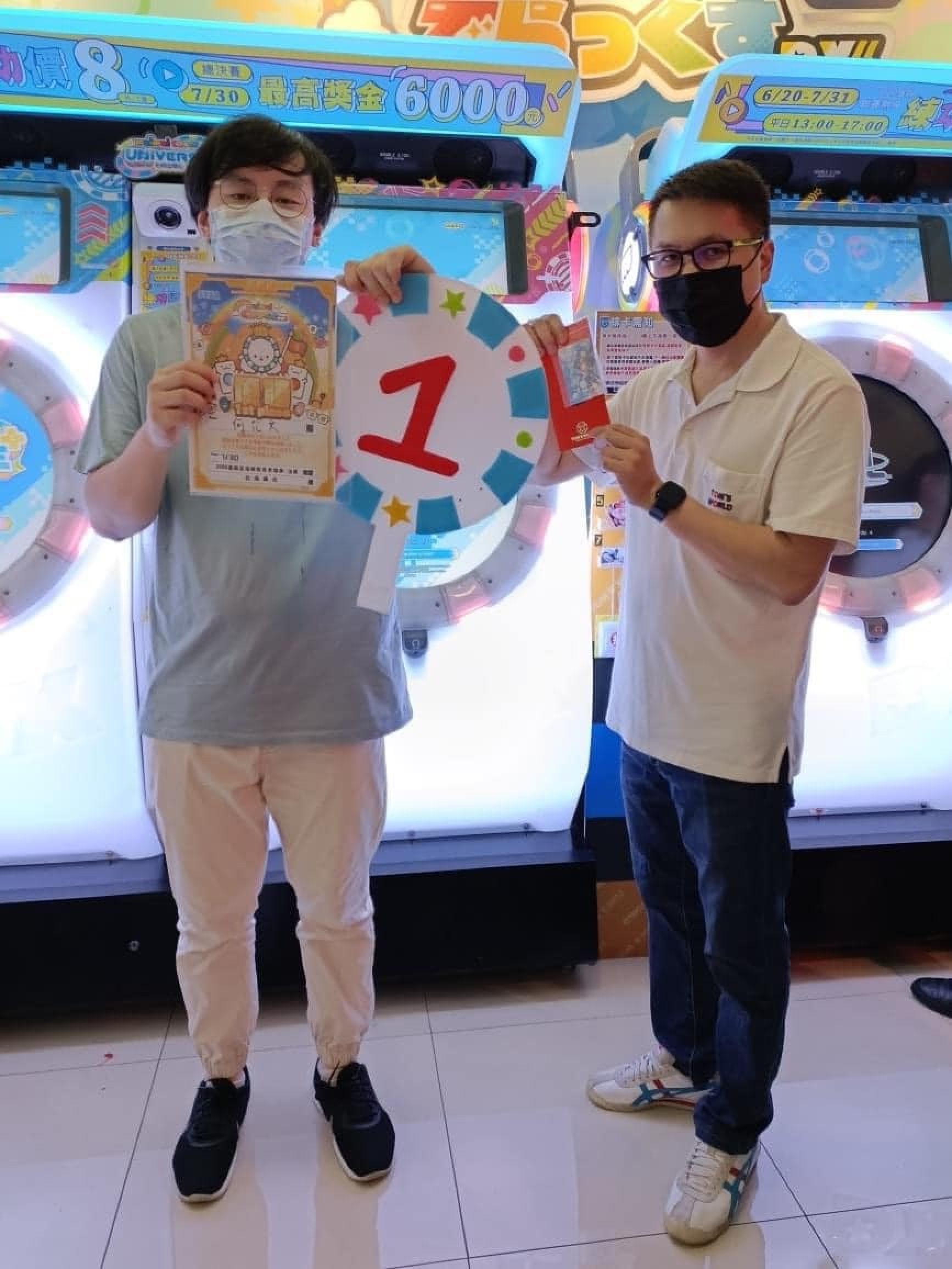 Ho Yun-wen took home first prize in a “Maimai” 2022 summer league hosted by Taiwanese arcade chain Tom’s World. Photo: courtesy of Ho Yun-wen