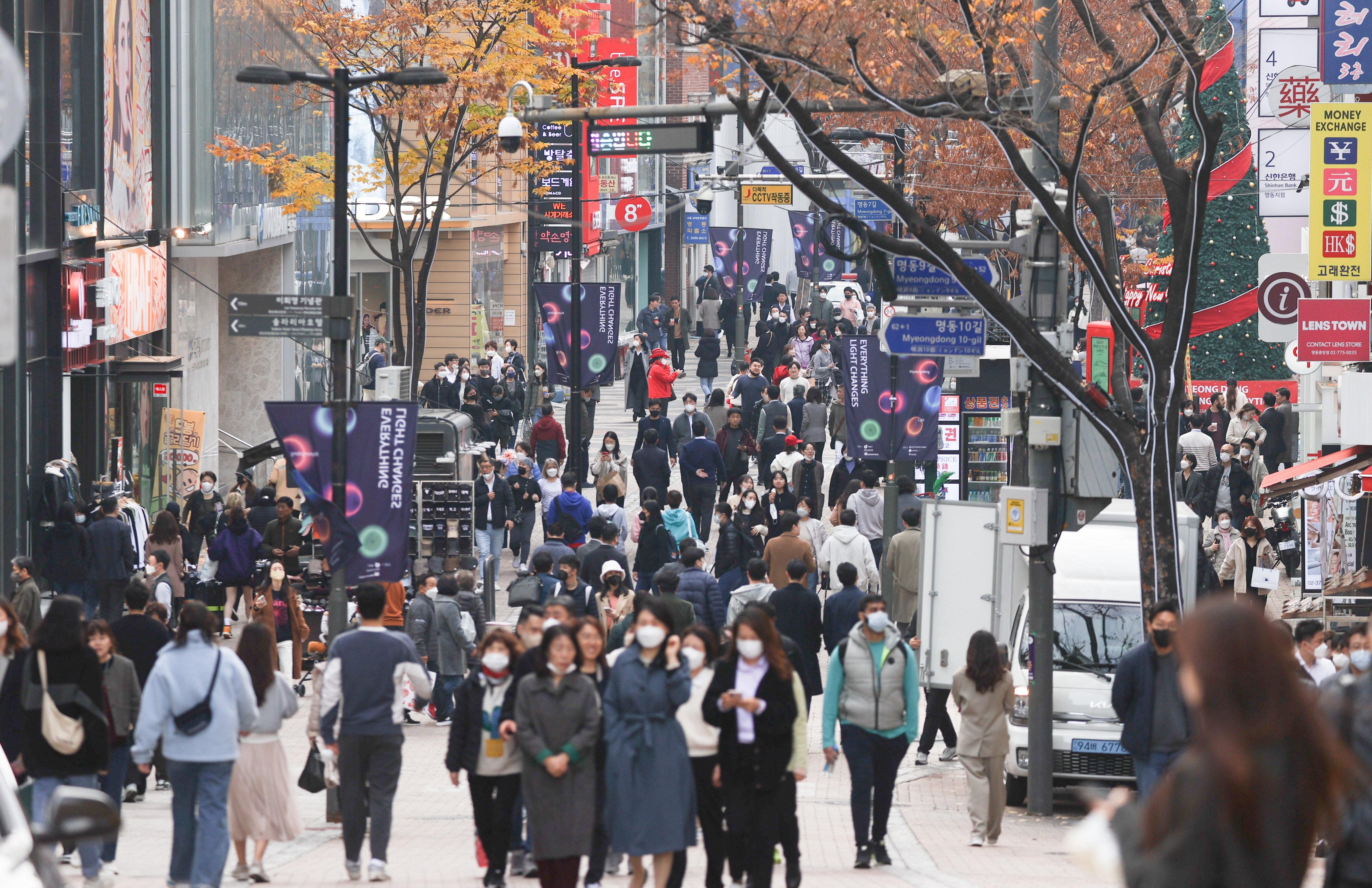 Myeongdong, a famous shopping street in downtown Seoul, Korea, bustling wihth shoppers ahead of Christmas. Photo: -/YNA/dpa