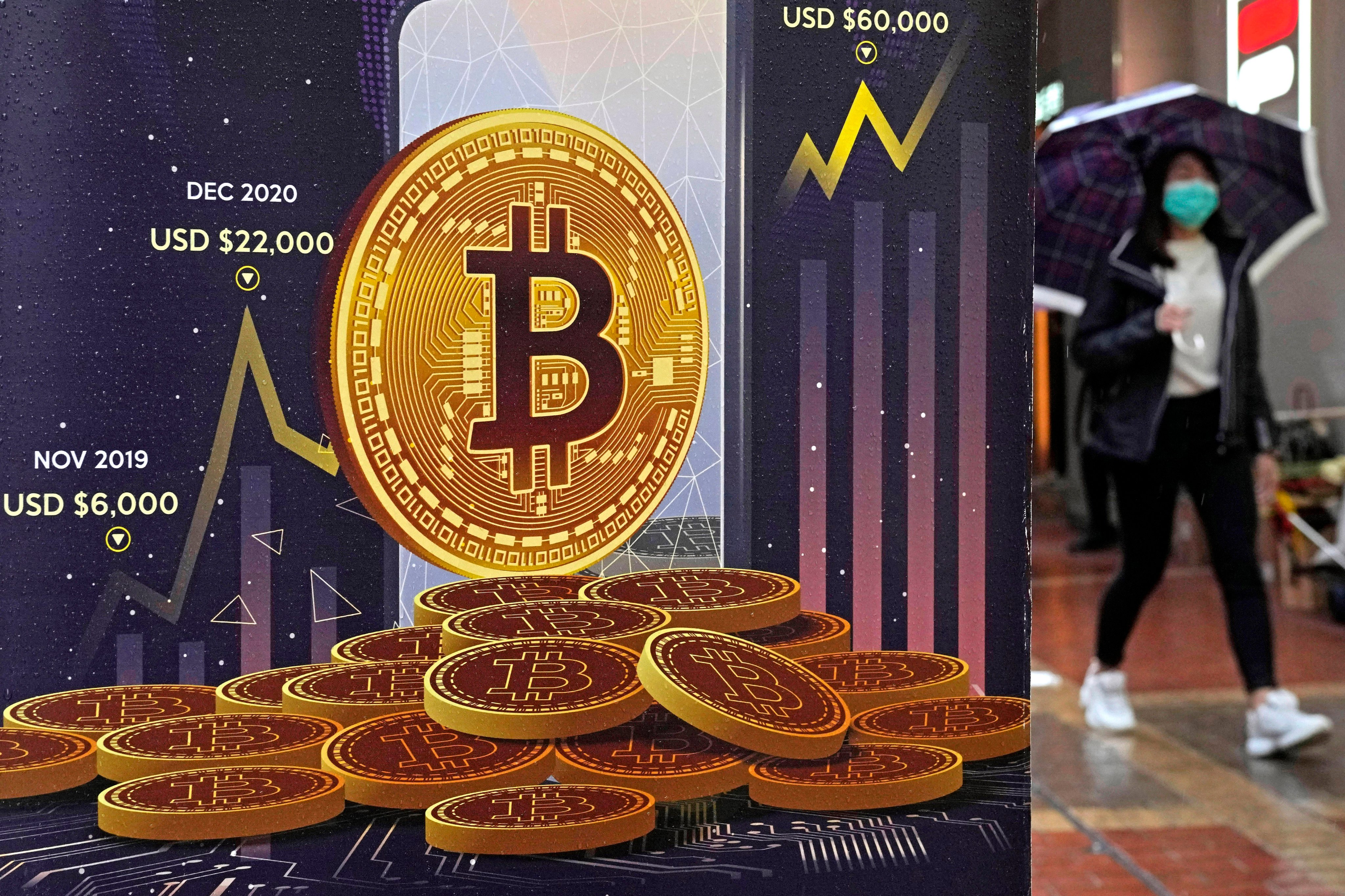 An advertisement for bitcoin cryptocurrency is displayed on a street in Hong Kong, Feb. 17, 2022.  Photo: AP