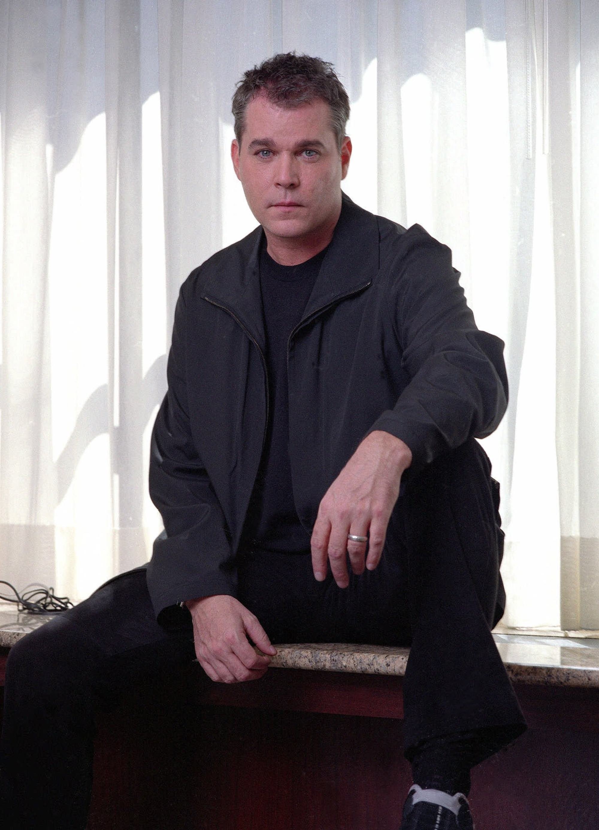 Actor Ray Liotta poses in New York, in 2001. Photo: AP