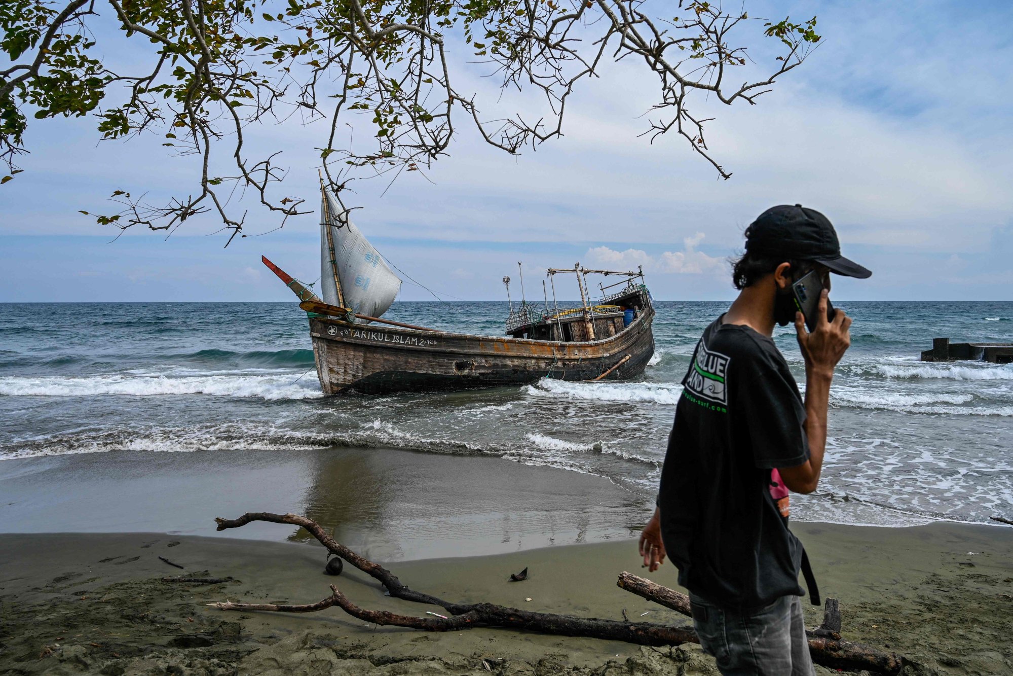 57 Rohingya Refugees Land In Indonesia After Boat’s Month-long Journey ...