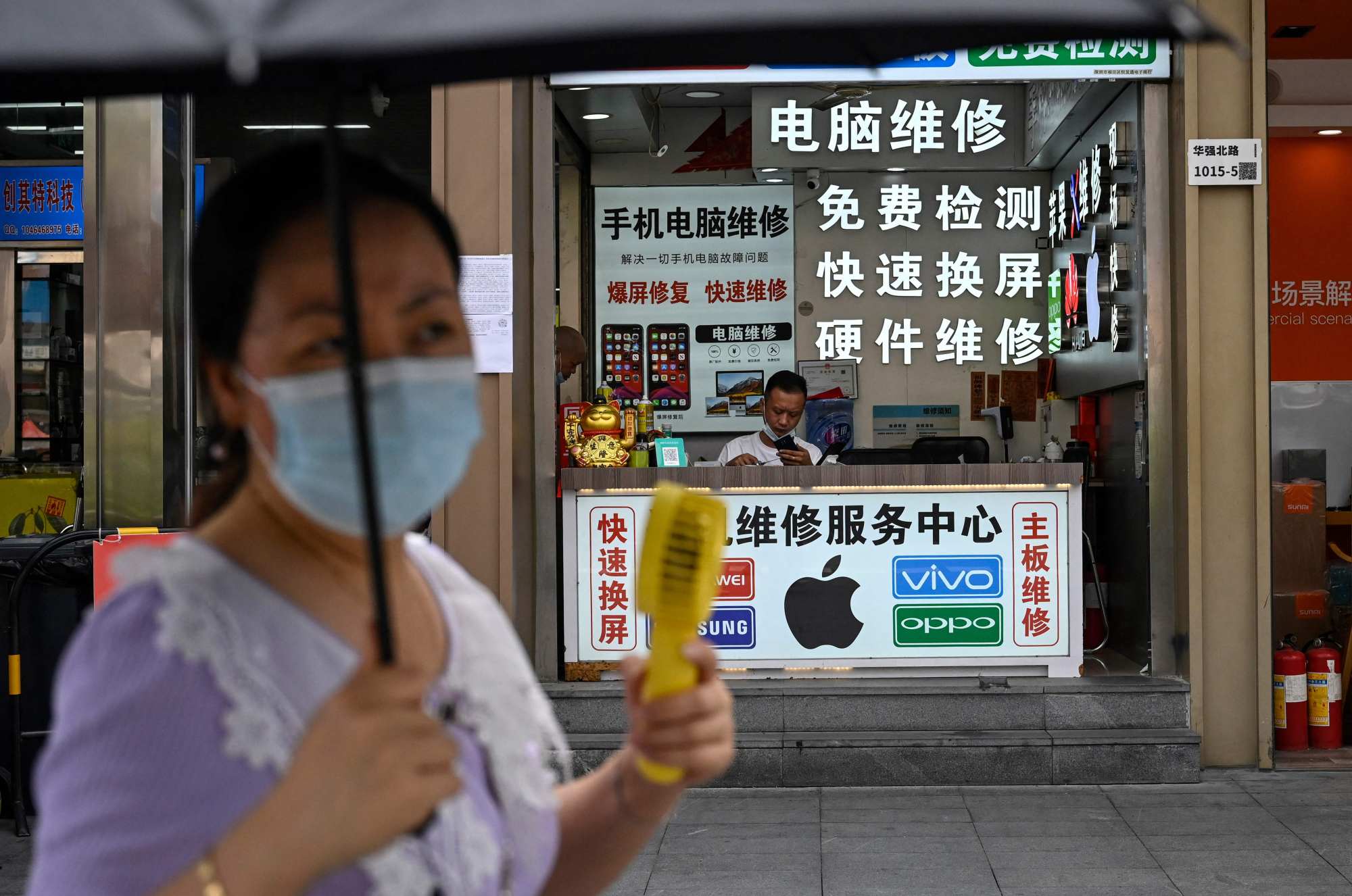 China smartphone shipments fell 22 per cent in first 10 months of 2022 amid  sluggish demand and manufacturing supply chain disruptions | South China  Morning Post
