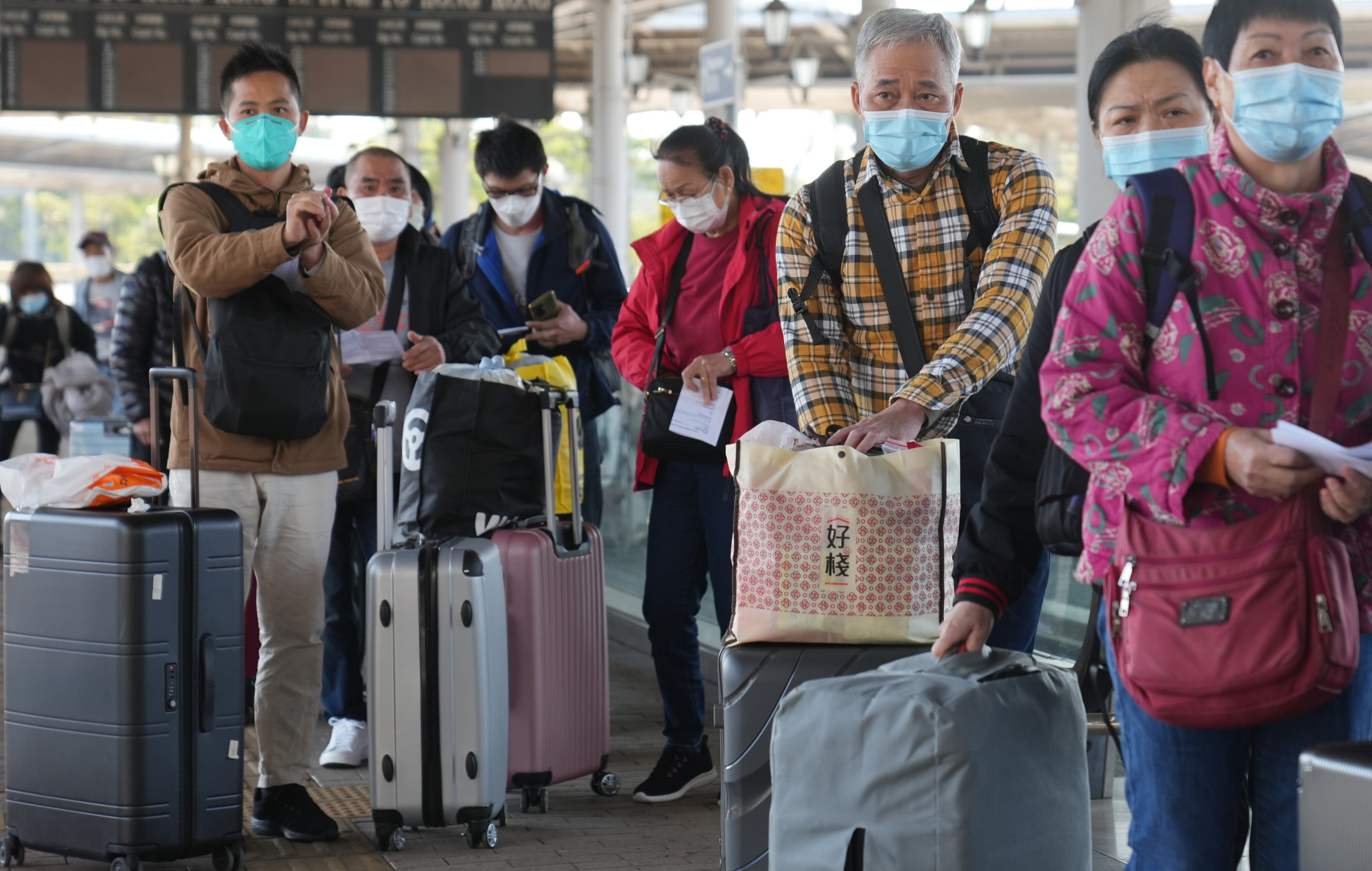 Cross-border travellers at Shenzhen Bay. Photo: Sam Tsang