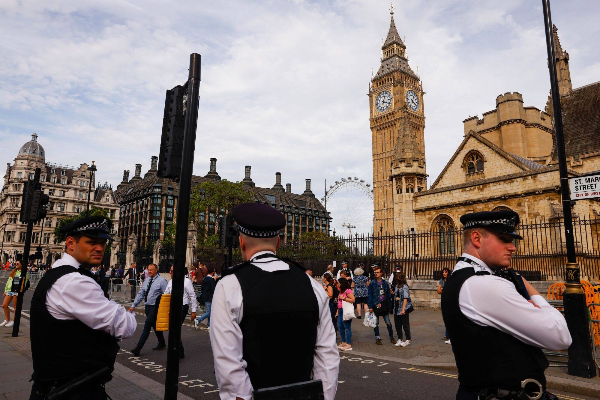 Police officers near the House of Parliament in London on September 12, 2022. Photo: Bloomberg