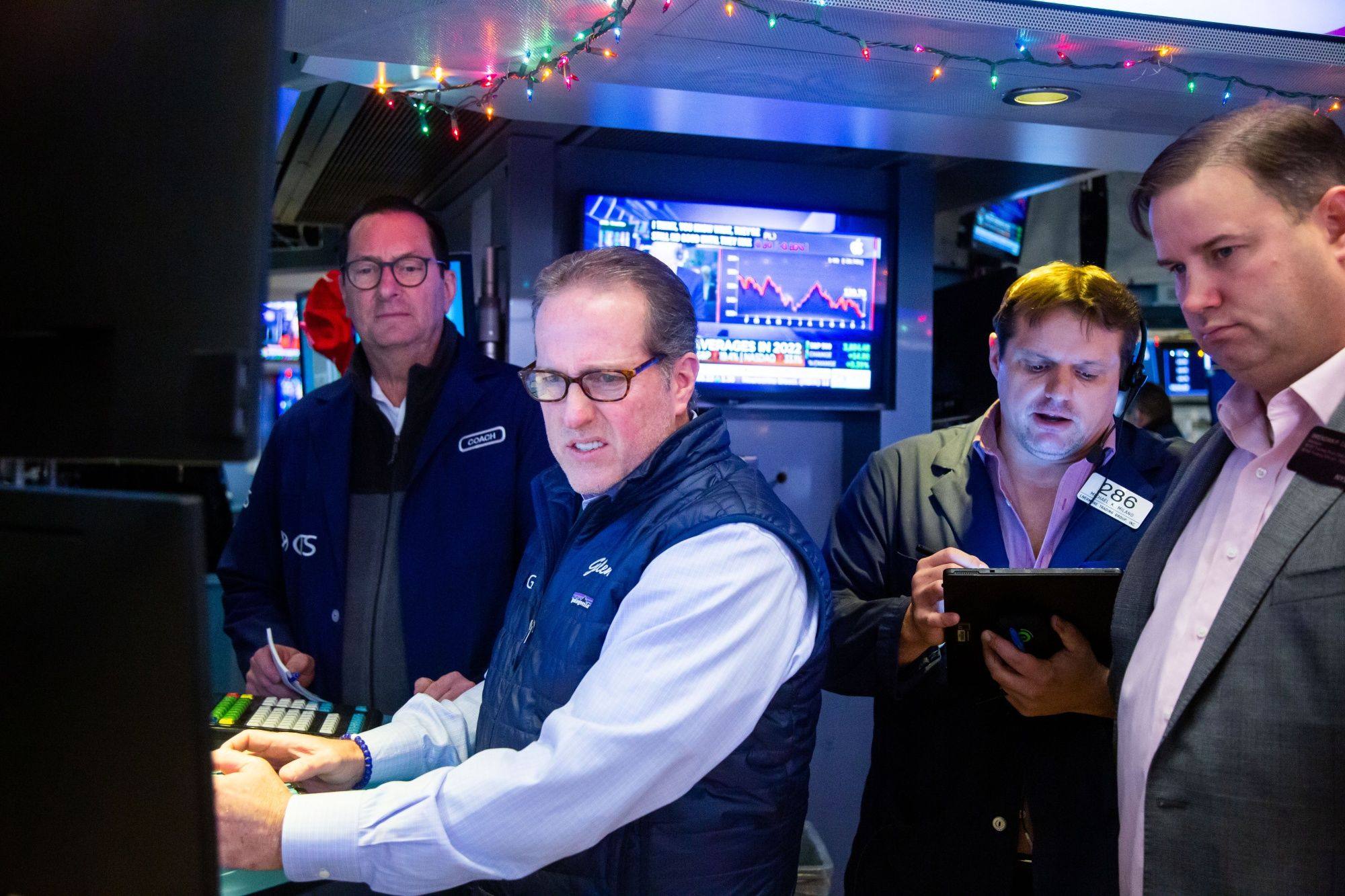 Traders on the floor of the New York Stock Exchange in New York, US, on January 3. Investments need to be better “packaged” so that portfolio investors can buy securities issued by a wider range of institutions. Photo: Bloomberg