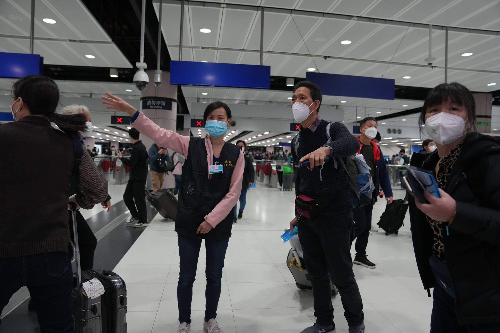 Customs officers are on hand to help travellers. Photo: Sam Tsang