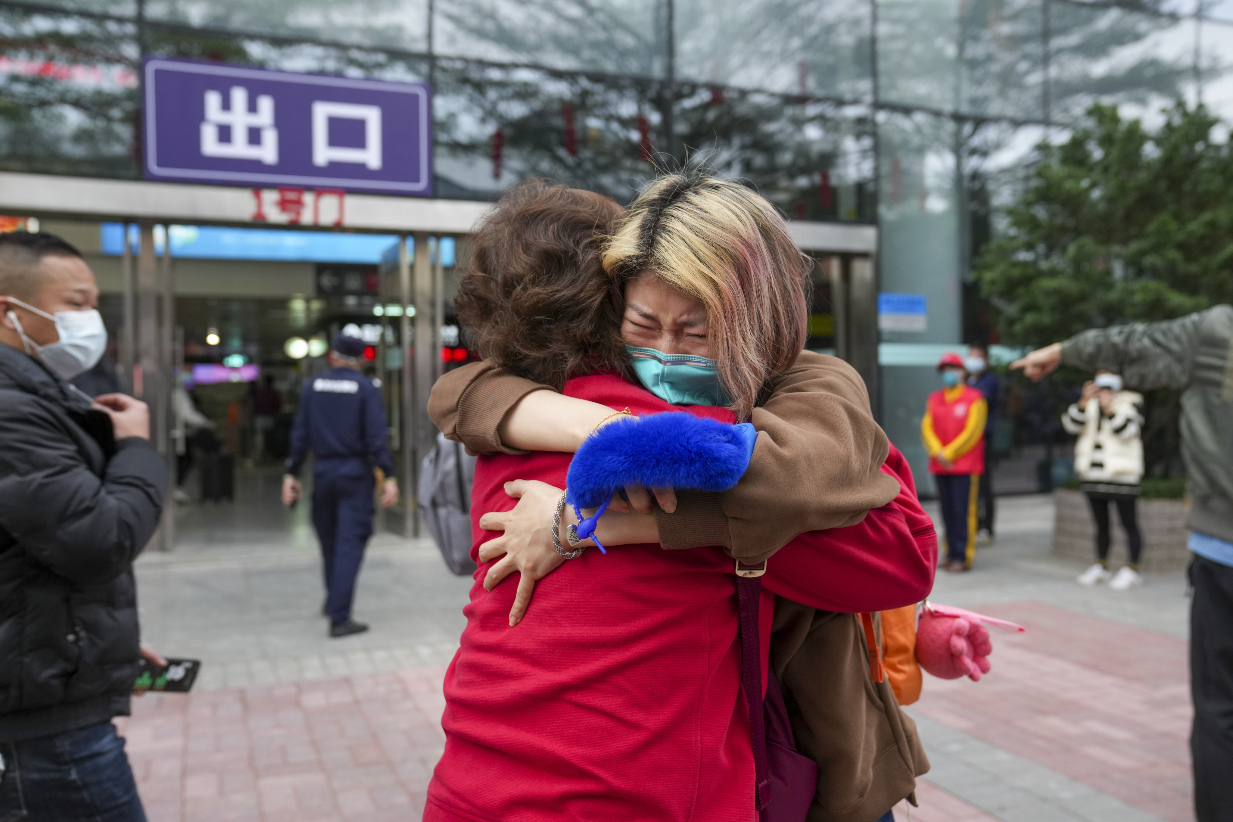 Loved ones reunite after Hong Kong and mainland China lift cross-border travel curbs on Sunday. Photo: Sam Tsang