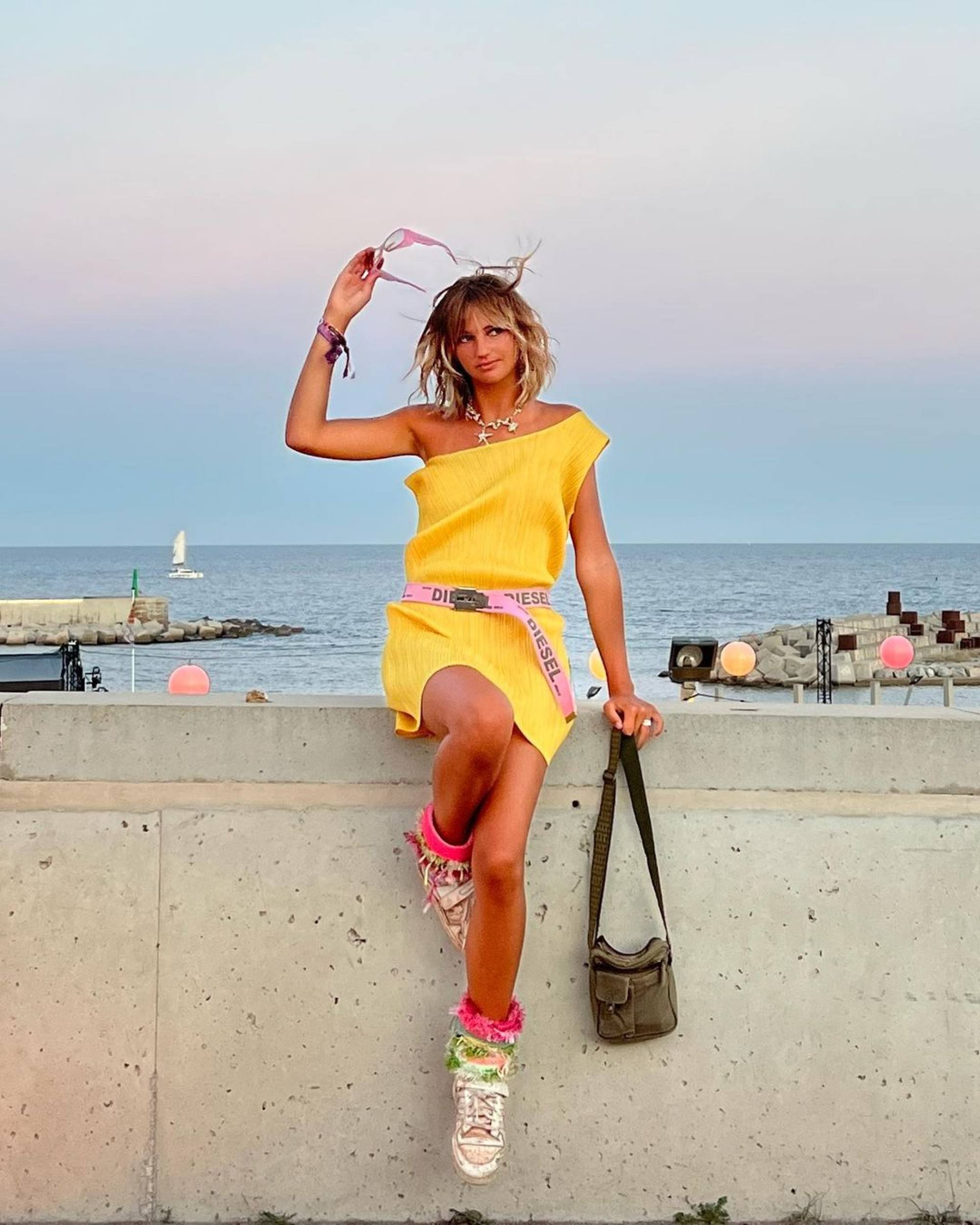 How Mia Regan Became A Gen Z Fashion Icon Romeo Beckham s Girlfriend How Mia Regan Became A Gen Z Fashion Icon Romeo Beckham s Girlfriend