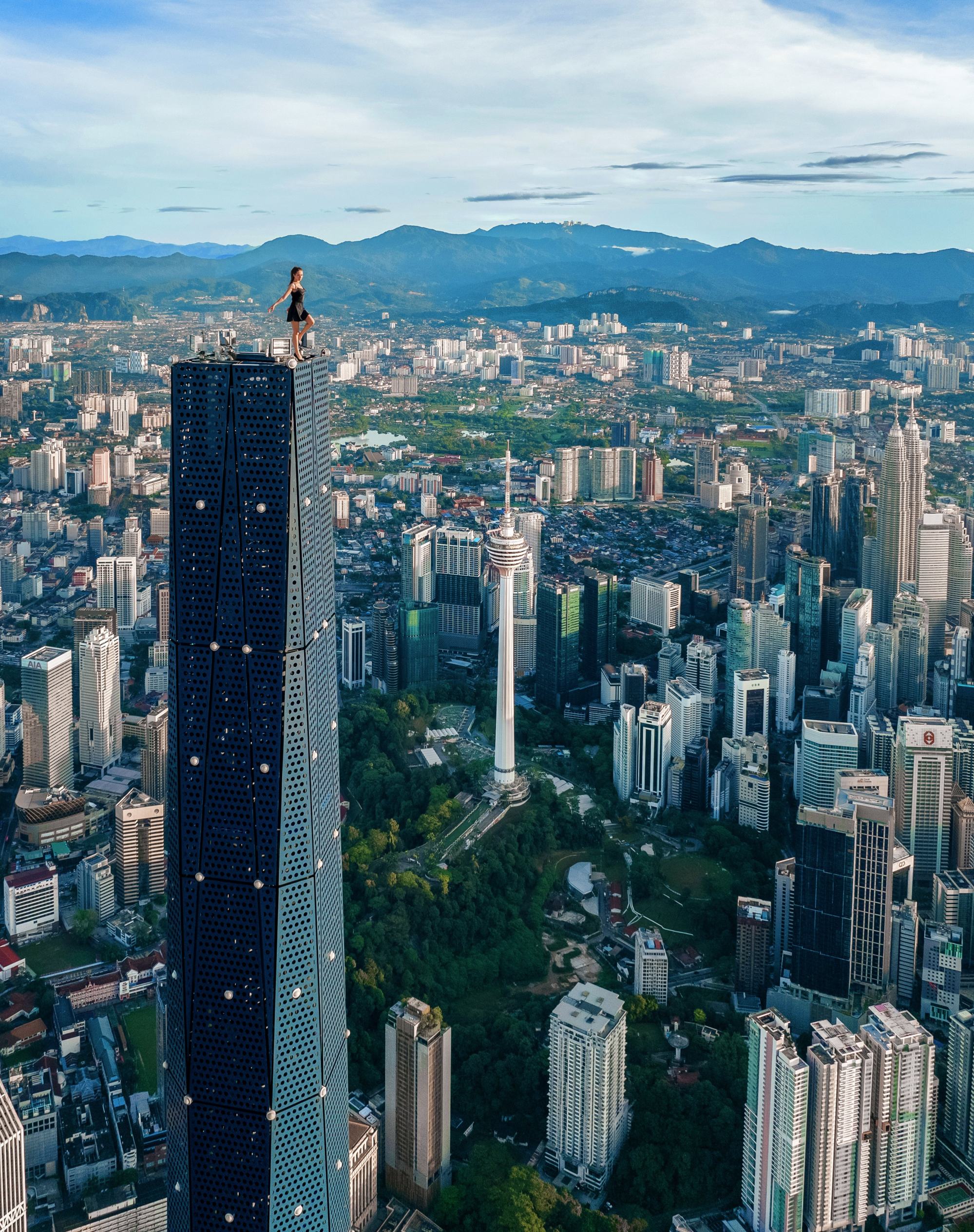 Russian Rooftopper Says She Lay Naked To Cool Down While Scaling Malaysias Merdeka Tower