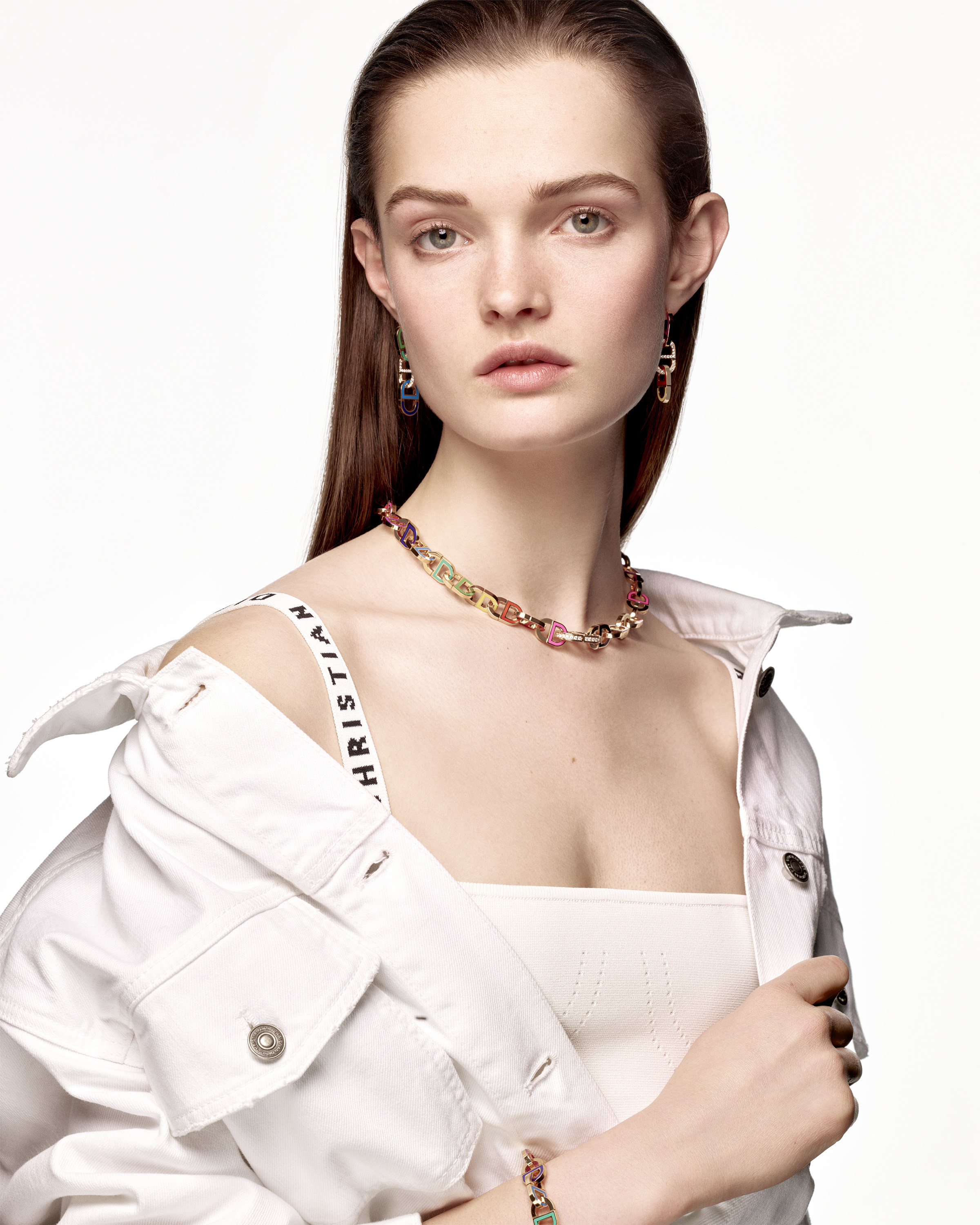 Color Dior necklace, earrings and bracelet in gold and enamel. Photo: Dior