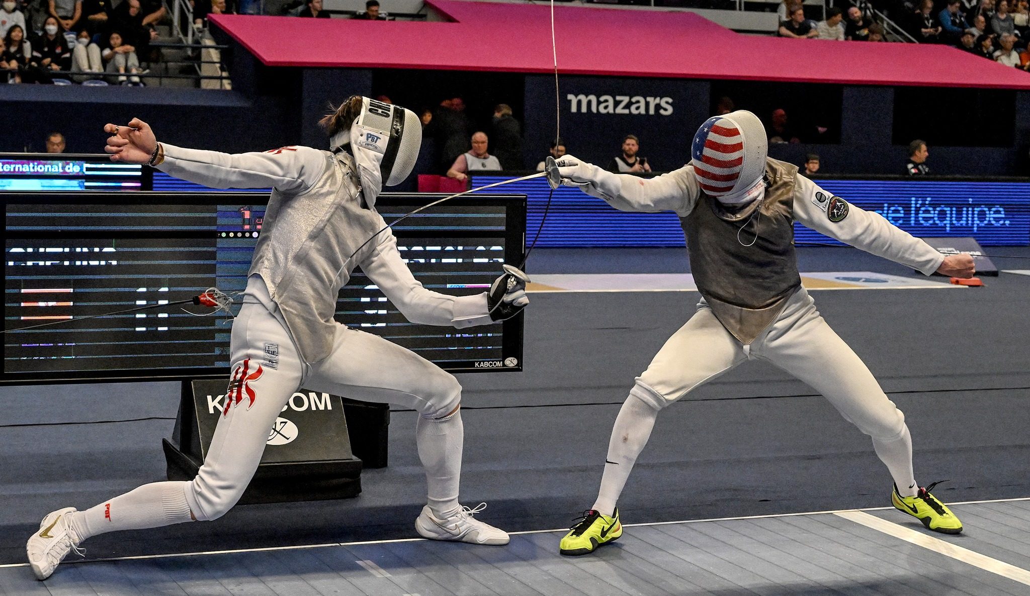 Cheung (right) against Massialas in the semifinals. Photo: FIE 