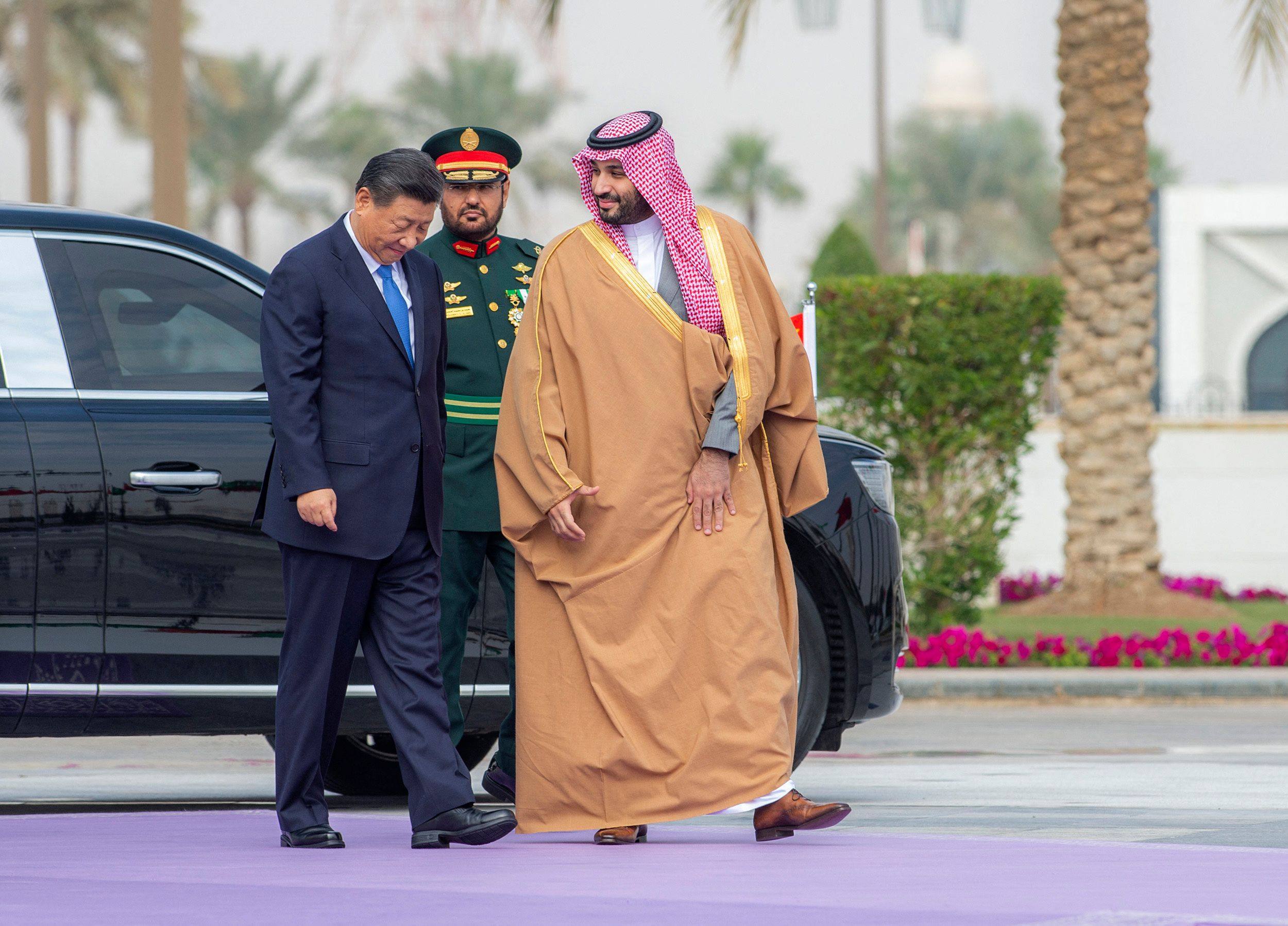 President Xi Jinping (left) is greeted by Saudi Crown Prince Mohammed bin Salman as he arrives in Riyadh, Saudi Arabia, on December 8, 2022. Photo: Saudi Royal Palace via AFP