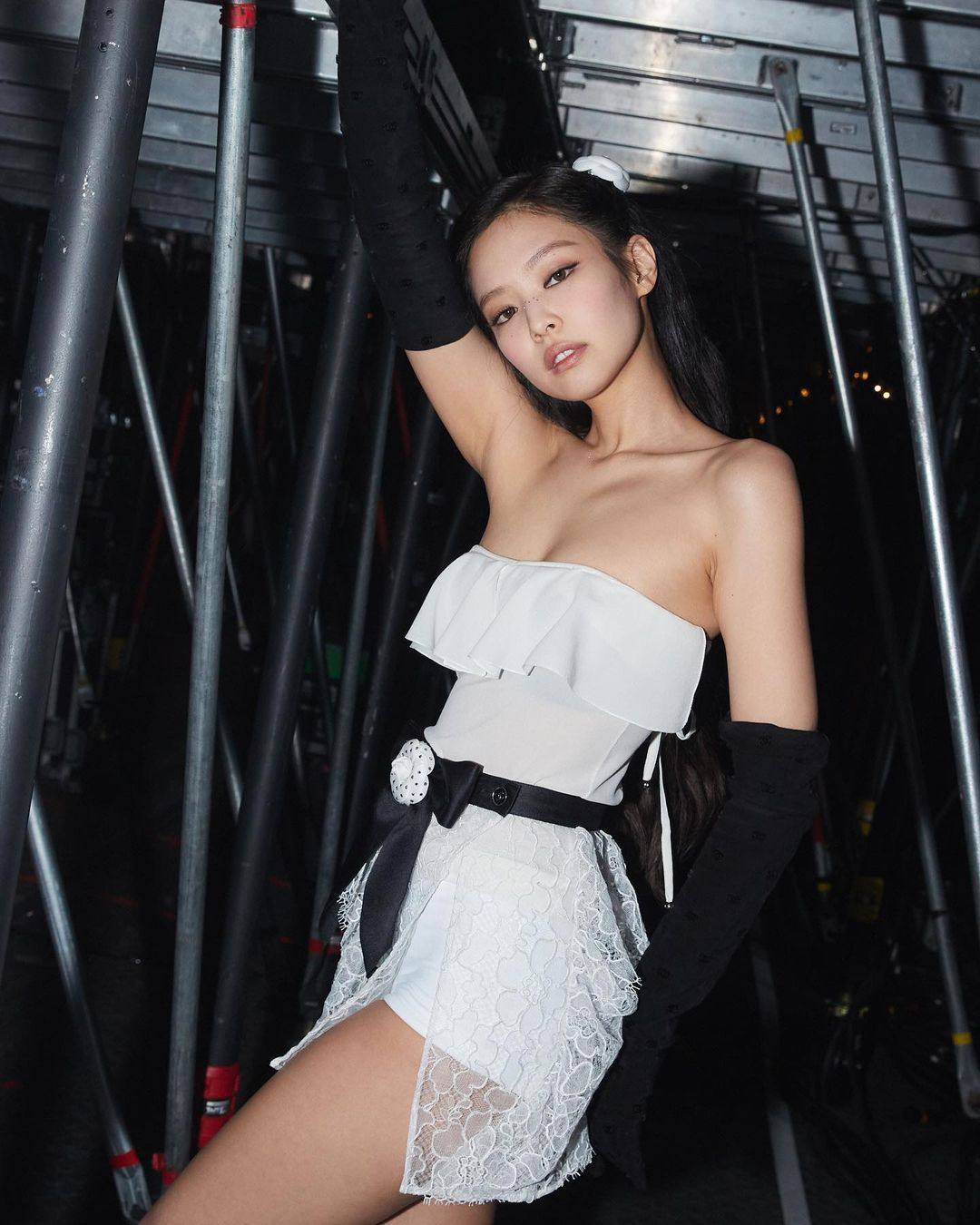 Blackpink’s Jennie may be known as the “Human Chanel”, but she also reps a variety of other luxury brands from her wardrobe. Photo: @jennierubyjane/Instagram