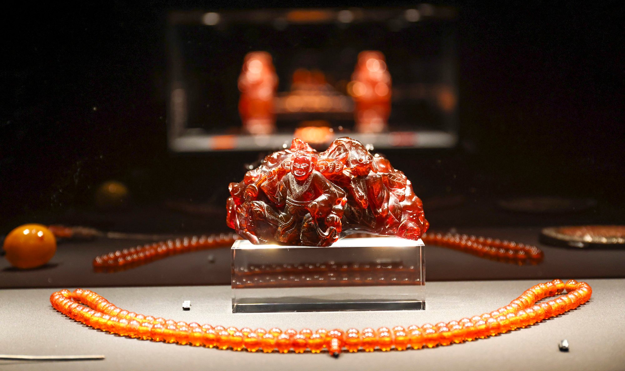 Elaborate Chinese Handwork Artificial Amber Resin Exquisite