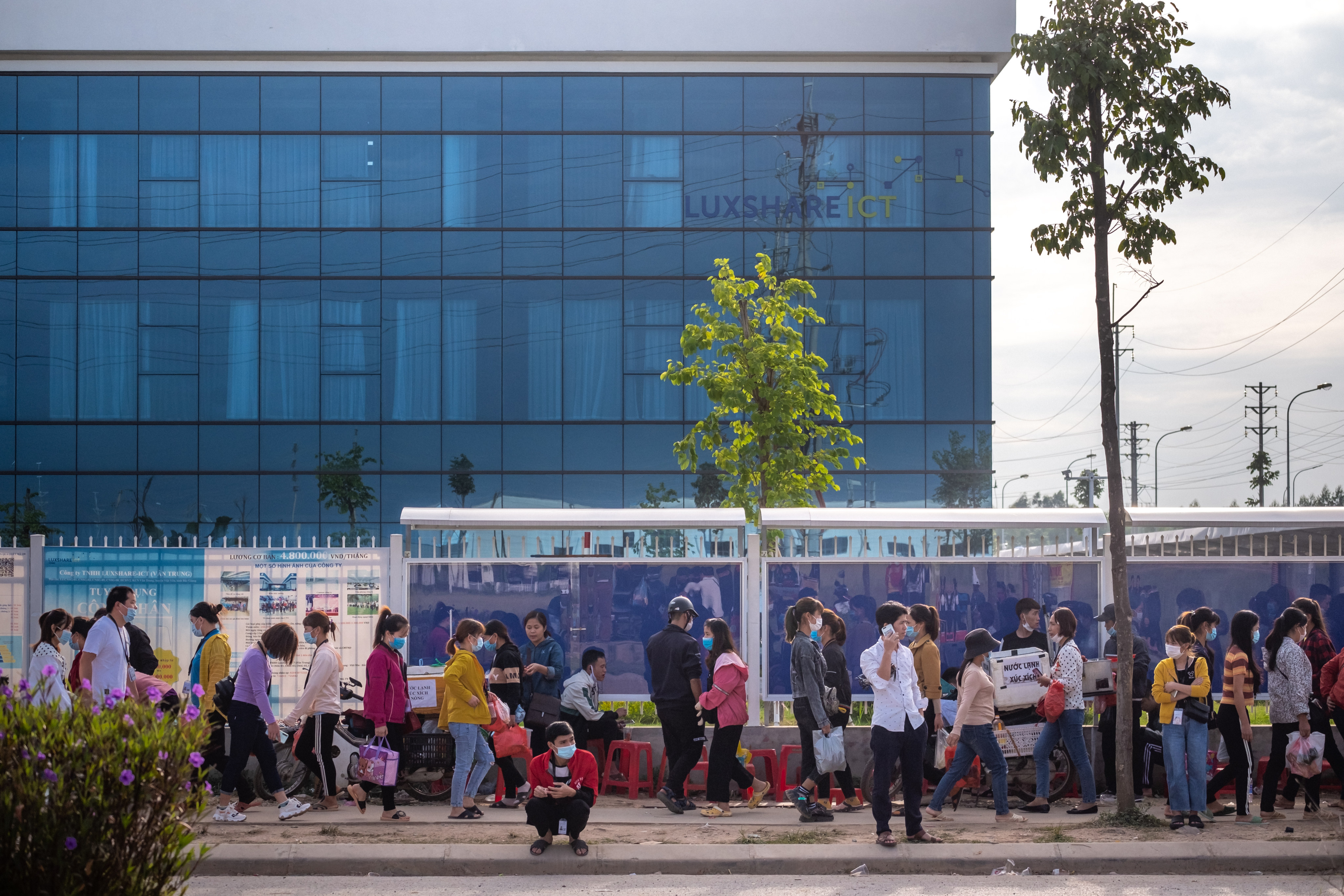 Morning commuters seen in front of the Luxshare Precision Industry Co. factory in Bac Giang province, Vietnam,  on October 9, 2020. Photo: Bloomberg