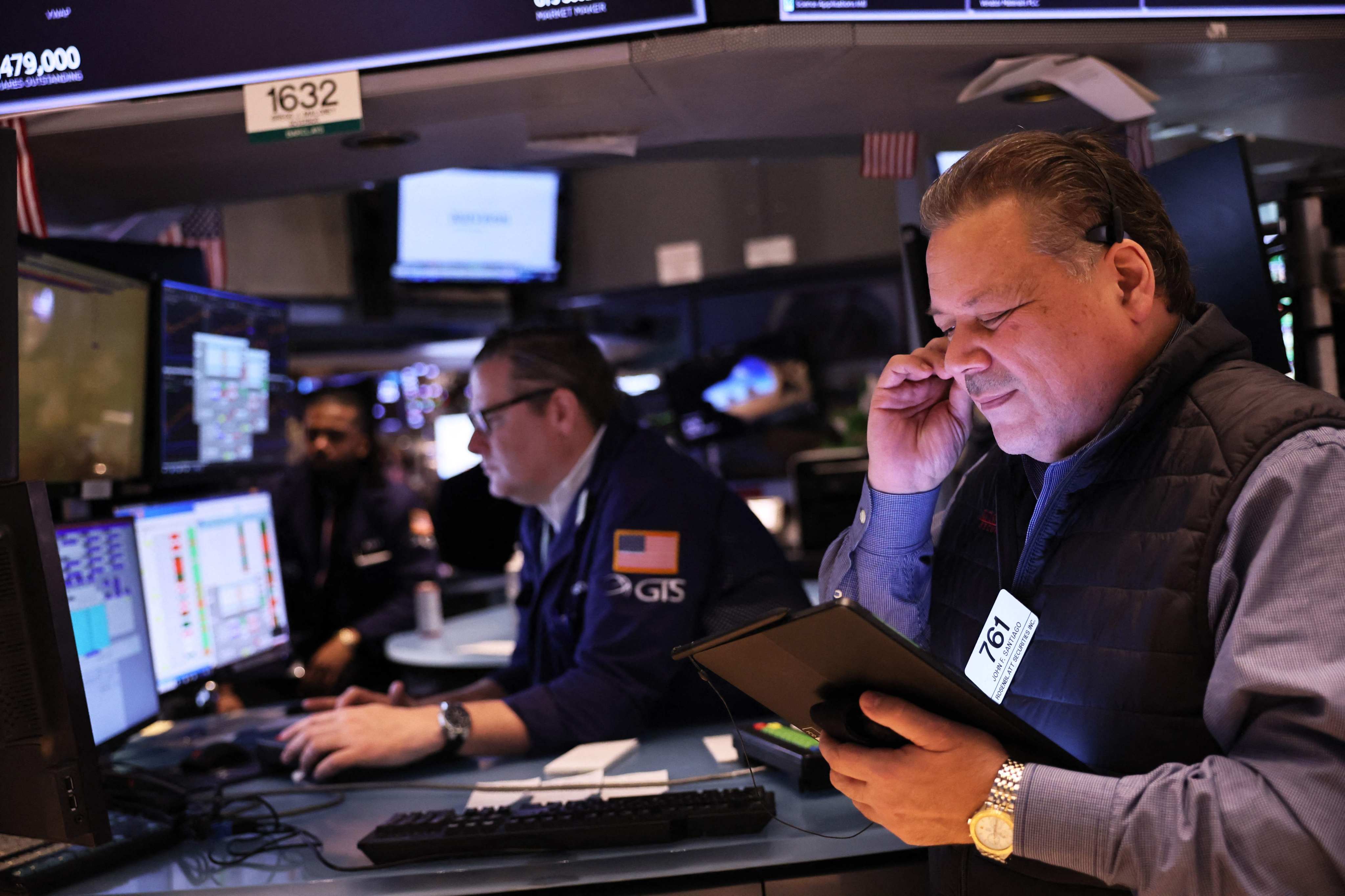 Traders work on the floor of the New York Stock Exchange during morning trading on January 17. US stocks have suffered US$5 billion of fund outlfows this year. Photo: AFP
