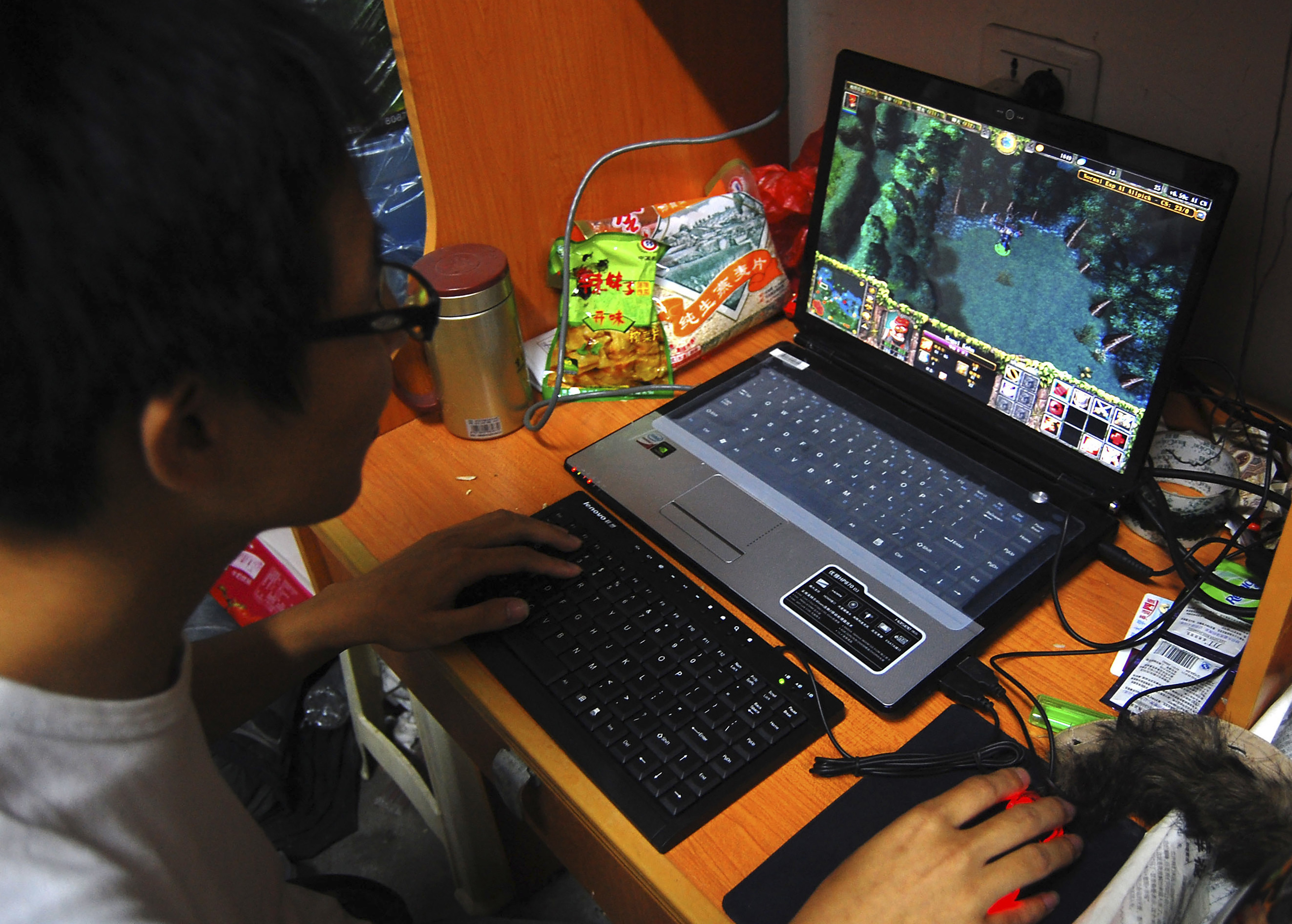 In this file photo in 2009, a college student plays World of Warcraft in his dormitory room in southwest China’s Chongqing city. Photo: Chinatopix via AP