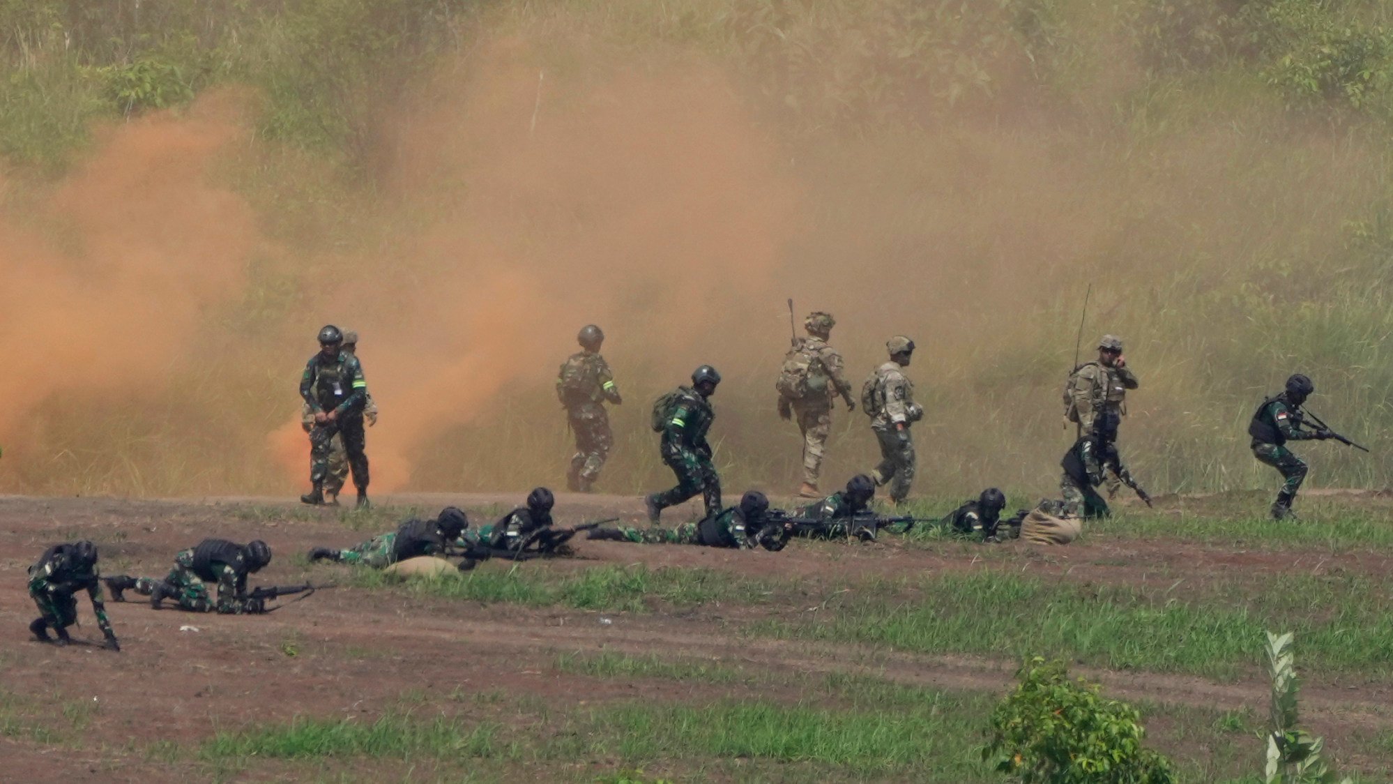 US and Indonesian soldiers take their positions during Super Garuda Shield 2022 joint military exercises in Baturaja, South Sumatra, Indonesia on August 12, 2022. Photo: AP