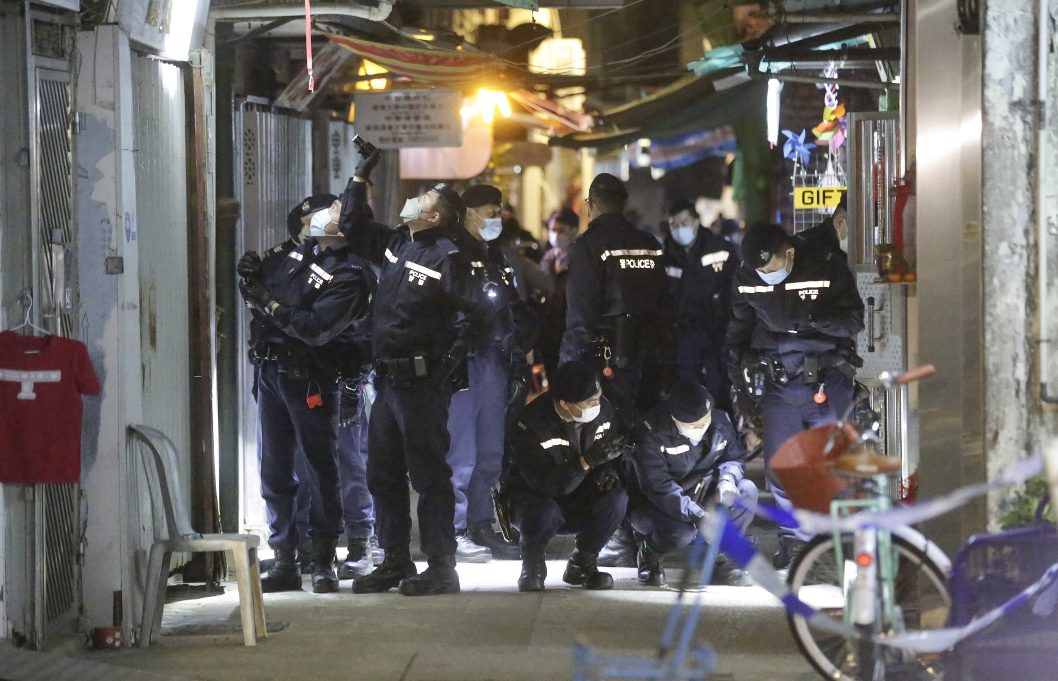 Hong Kong police investigate the alleged attack on an officer on Peng Chau. Photo: Handout