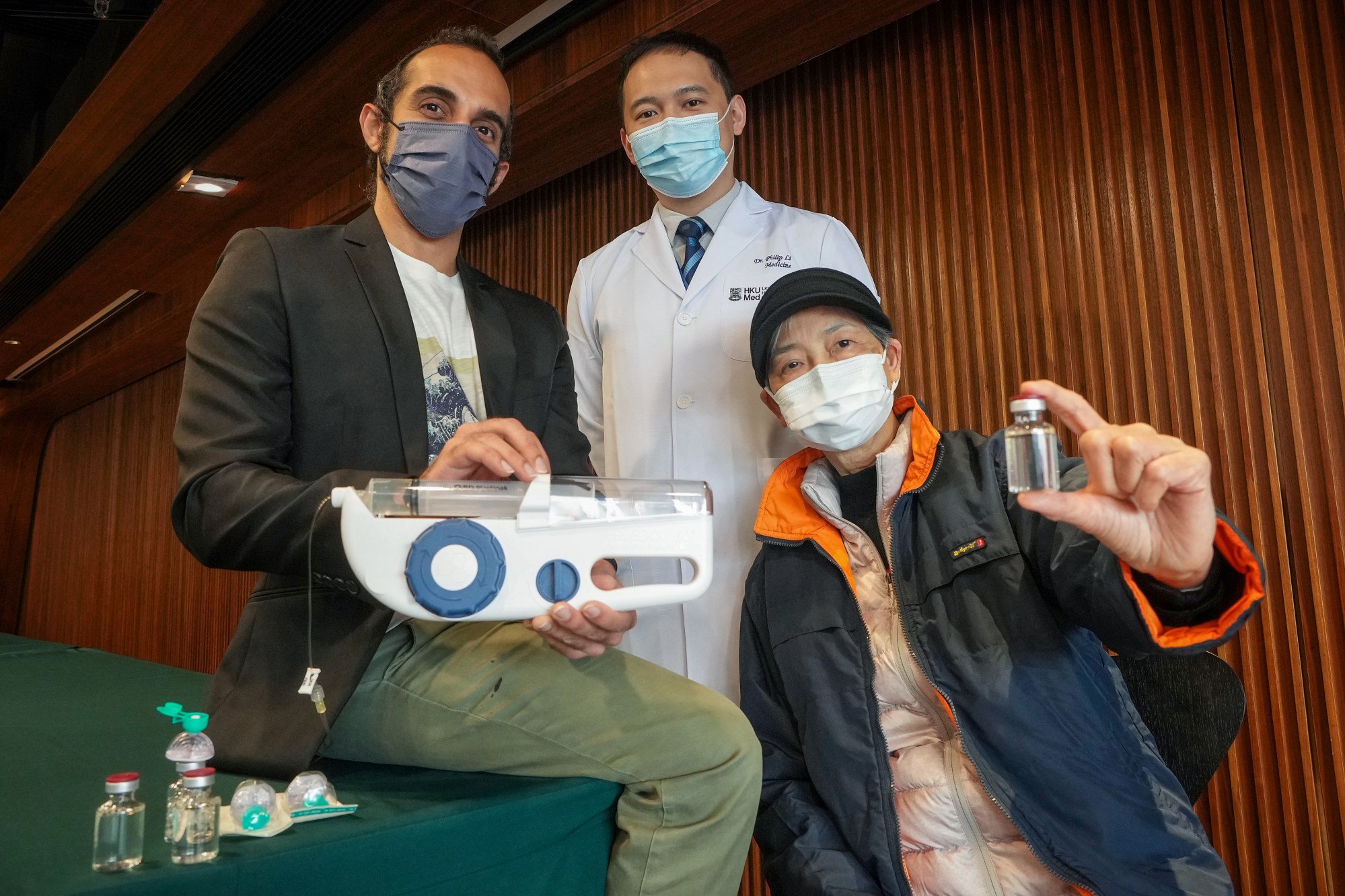 Comedian Vivek Mahbubani (left) with HKU’s Dr Philip Li Hei (centre) and another patient, Lo. Photo: Elson Li