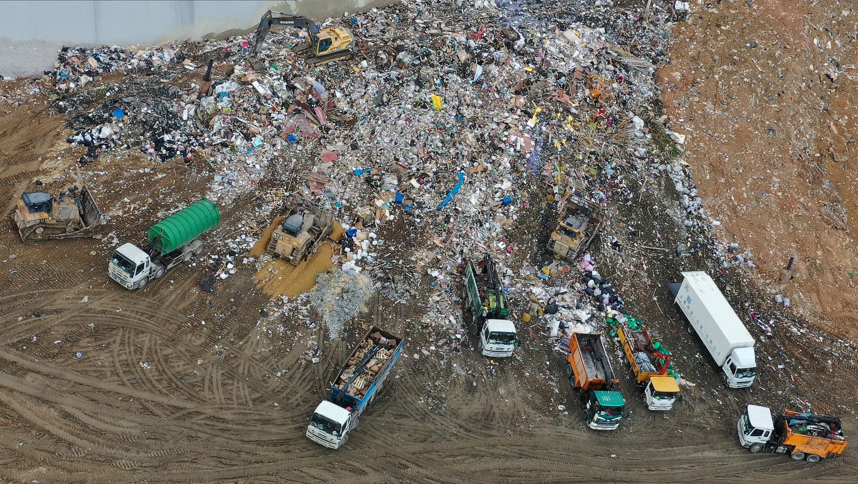 Trucks deposit waste at the North East New Territories Landfill in Ta Kwu Ling in August 2020. Photo: Winson Wong