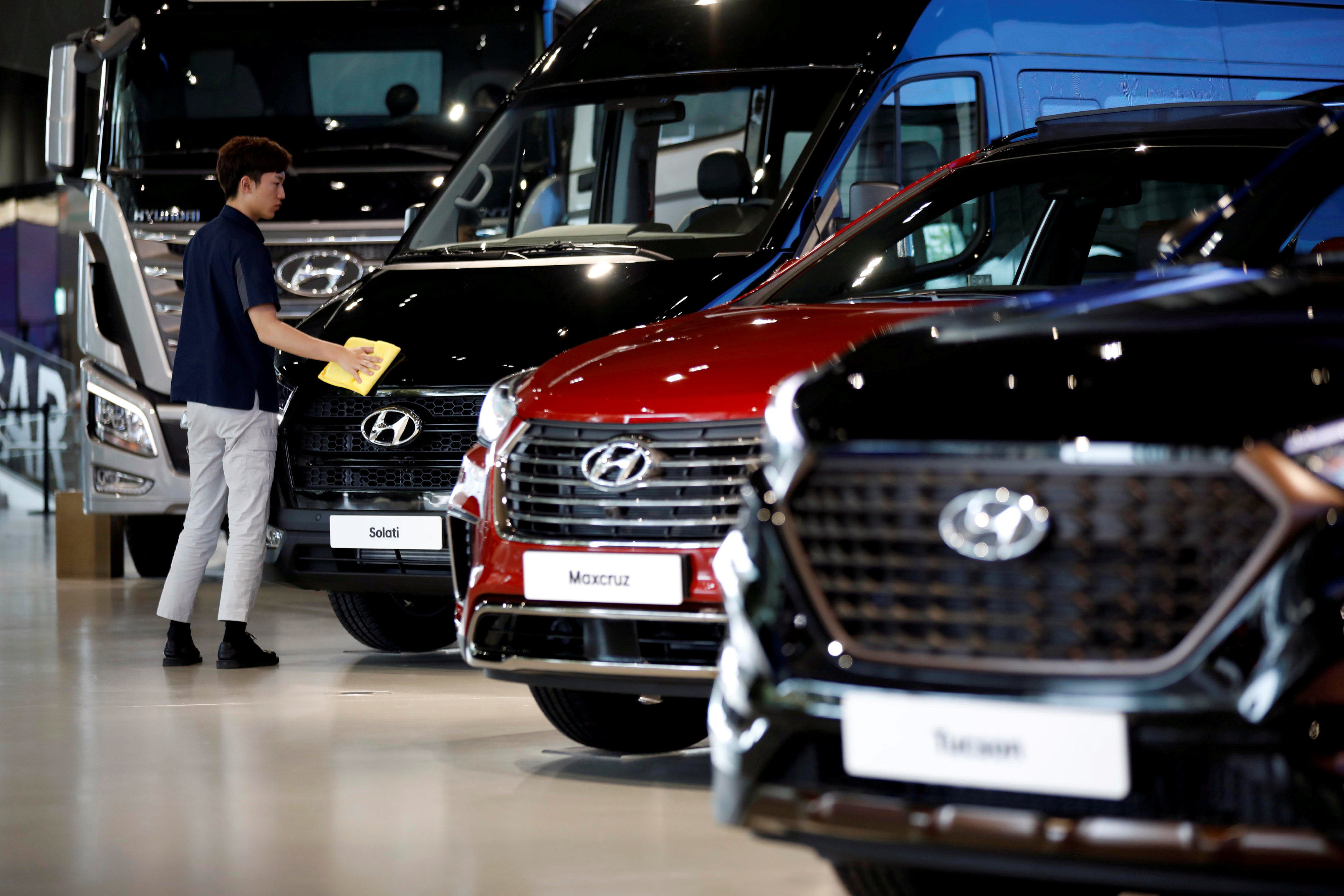 South Korean companies face intensifying competition from their Chinese counterparts for share of the global car market. Photo: Reuters