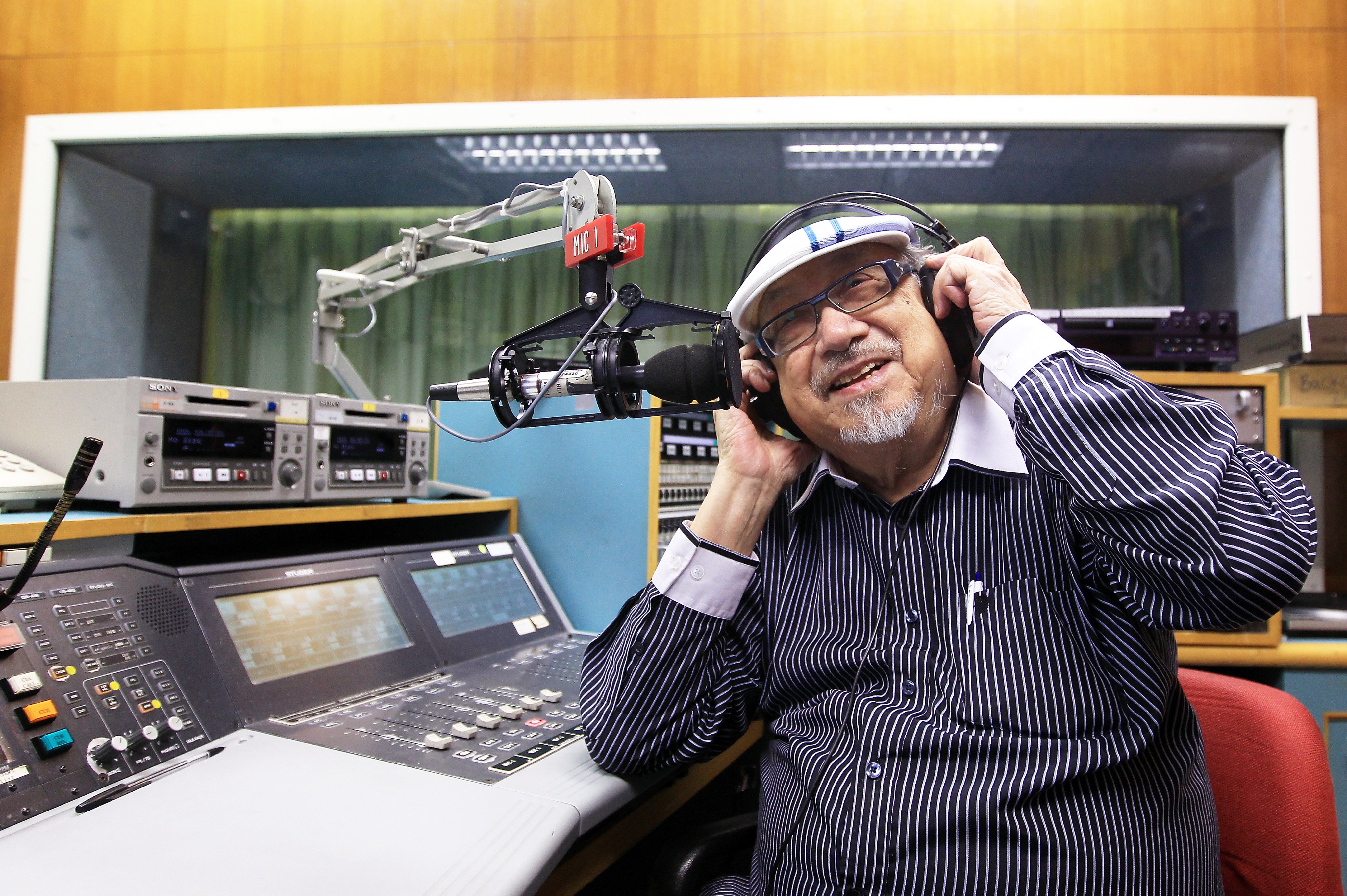 Hong Kong radio legend “Uncle” Ray Cordeiro at his RTHK studio in Kowloon Tong in 2012. Photo: SCMP