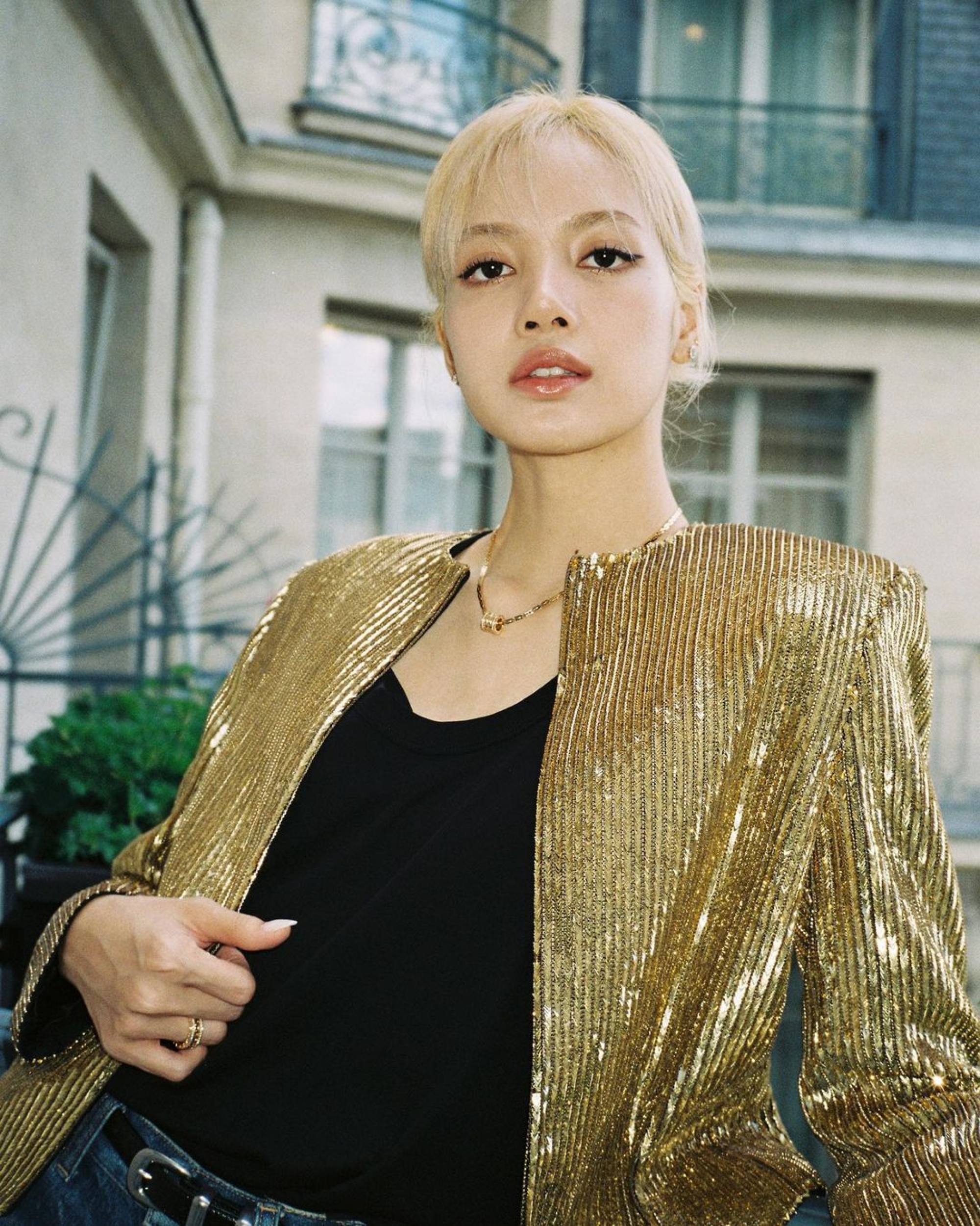 12 most ravishing looks from Bling Empire: New York Season 1: from Tina  Leung's tweed Chanel coat and Deborah Hung's feathery Dolce & Gabbana dress,  to Dorothy Wang's sequinned Oscar de la
