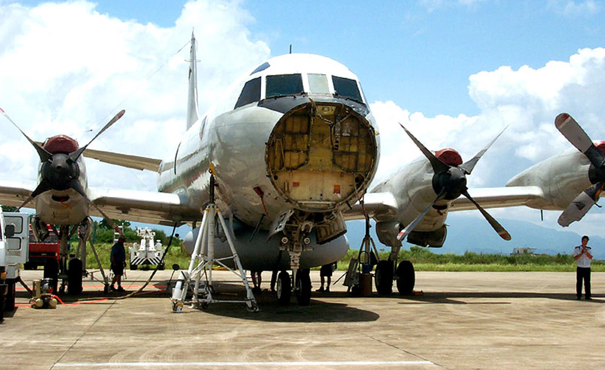 A Lockheed Martin Aeronautics recovery team prepares to drain fuel, oil and hydraulic fluids from the damaged US Navy EP-3 surveillance plane at Lingshui Airfield on Hainan island in June 2001. Photo: Handout