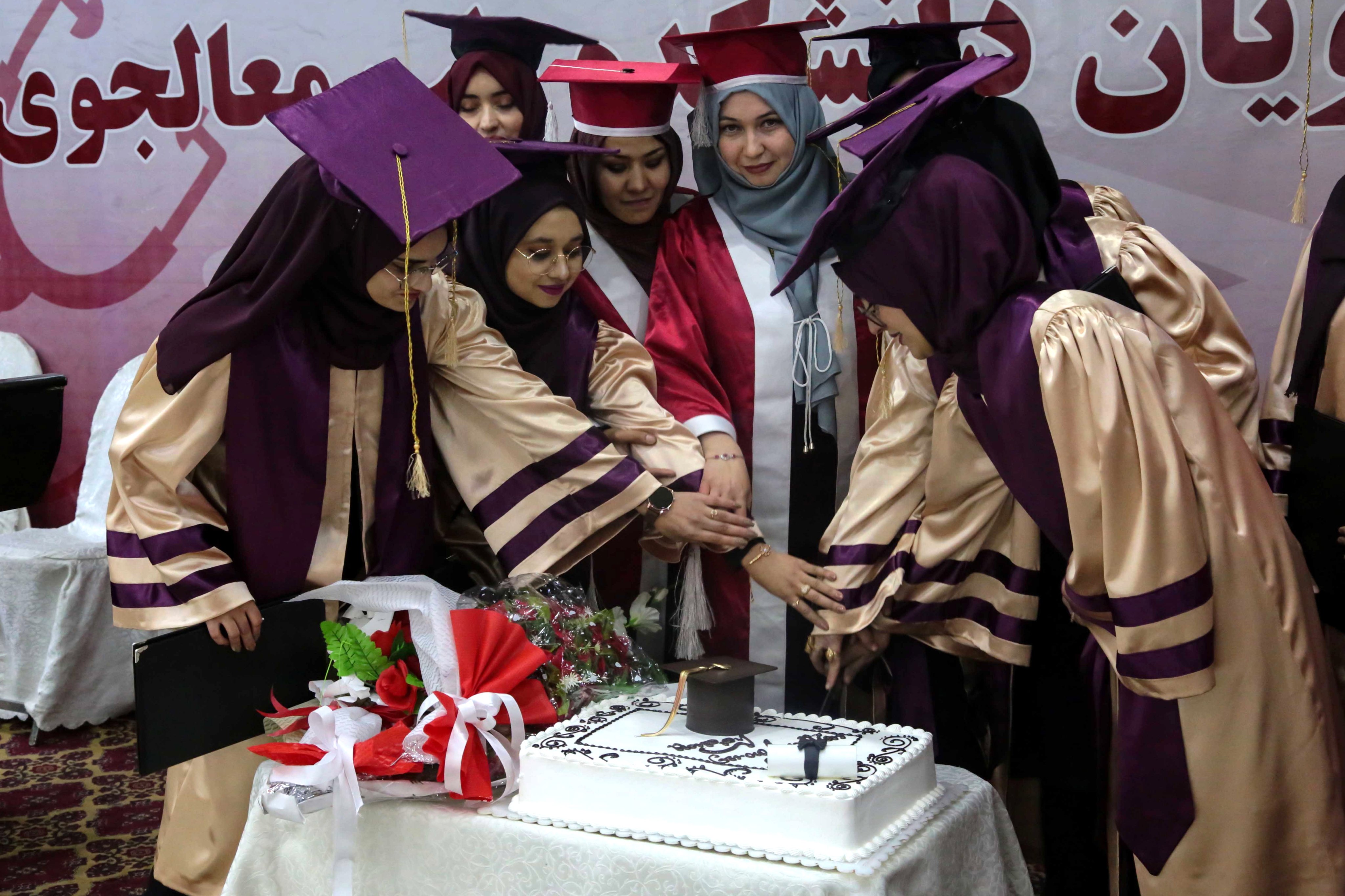 Afghan girls from a private university celebrate their graduation in Kabul, Afghanistan on January 4. On Saturday, the Taliban reinforced in a message to private universities that Afghan women are barred from taking university entrance exams. Photo: EPA-EFE
