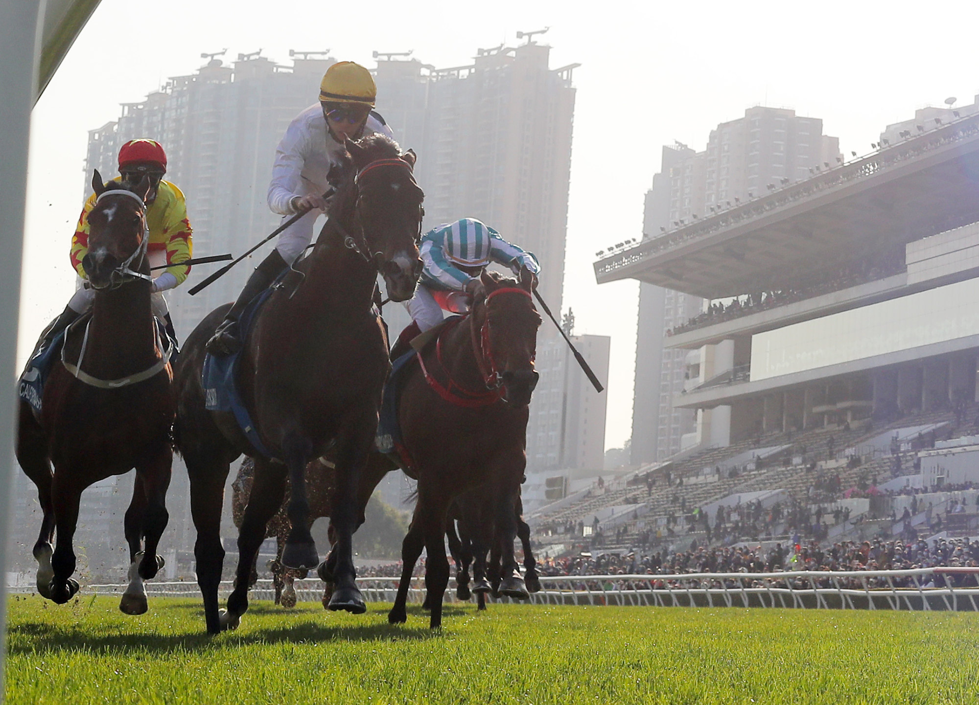 California Spangle (left), Golden Sixty and Romantic Warrior do battle in the Stewards’ Cup.