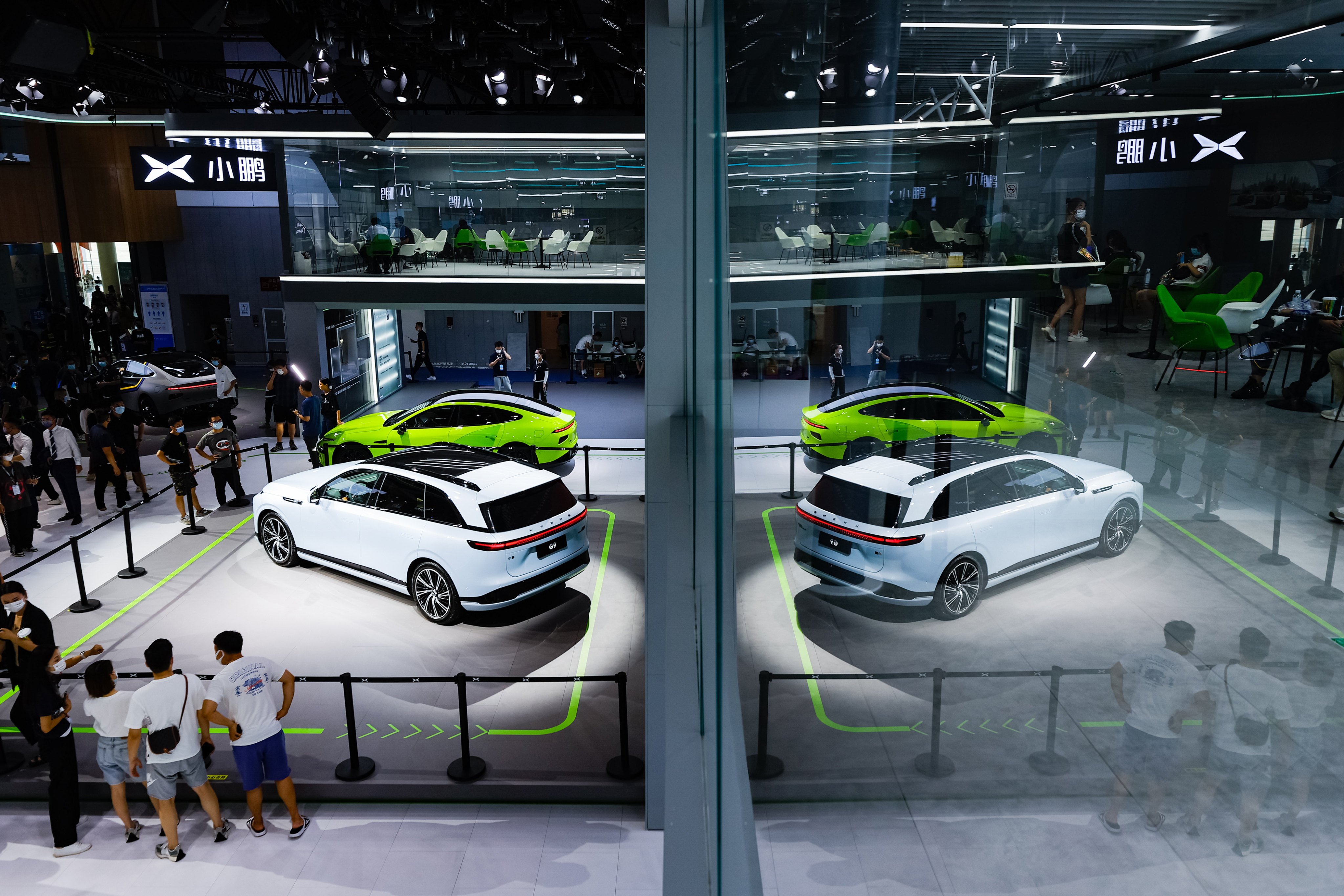 Visitors view cars from Xpeng Motors at the Chengdu Motor Show 2022 in Chengdu, capital of southwest China’s Sichuan Province, on August 26, 2022. Photo: Xinhua