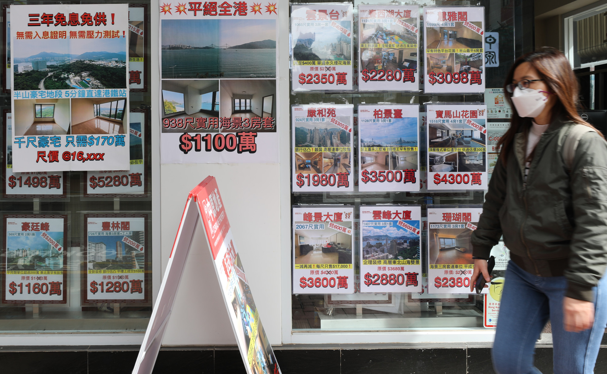 Hong Kong’s banks keep loan costs steady after quarterpoint rate hike