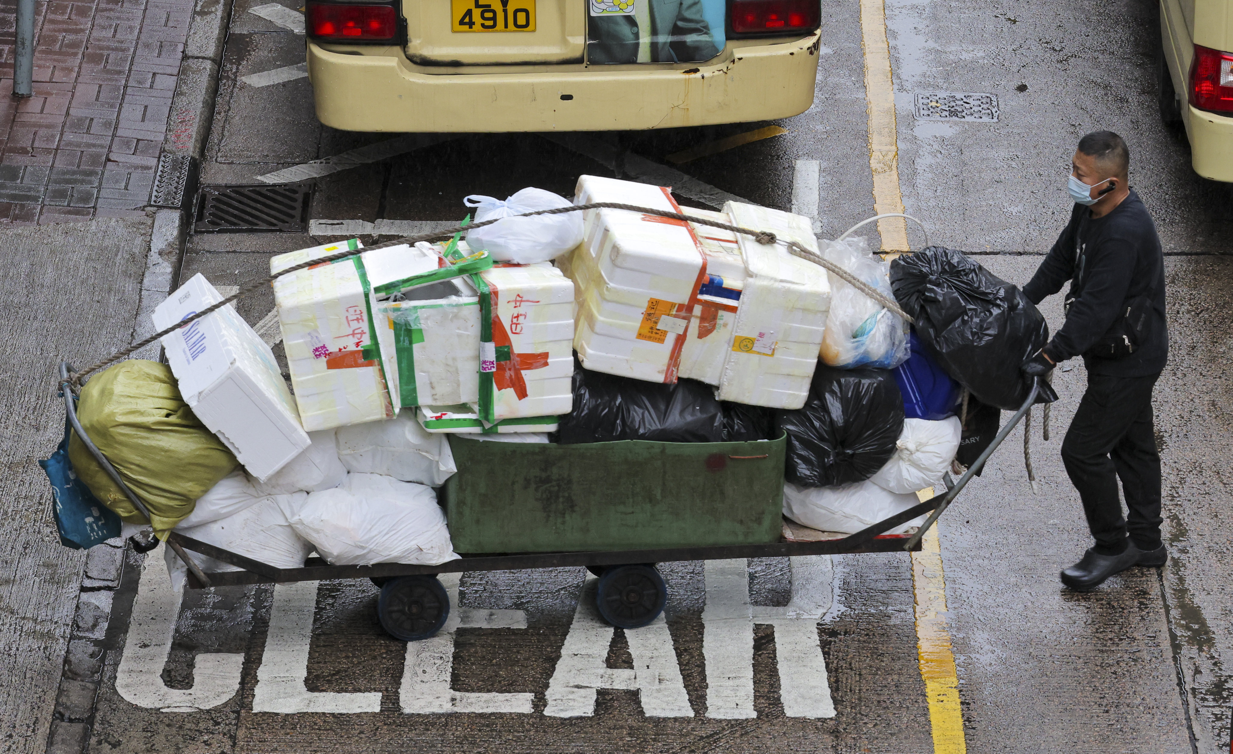 Face Off: Will the Hong Kong government's new minimum wage increase to HK$40  an hour be high enough? - YP | South China Morning Post
