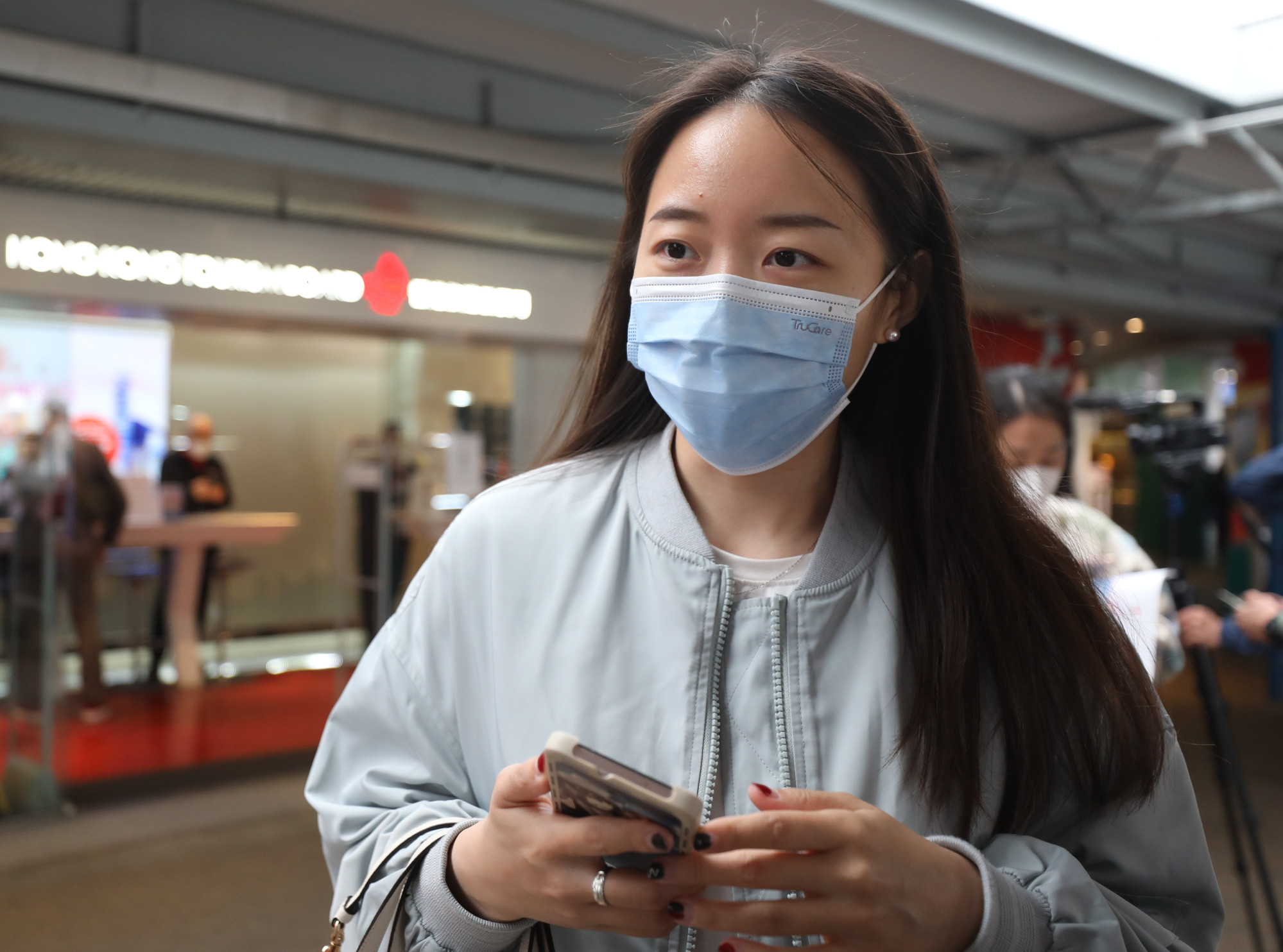 coronavirus-tourists-glad-to-be-back-in-hong-kong-but-more-discounts